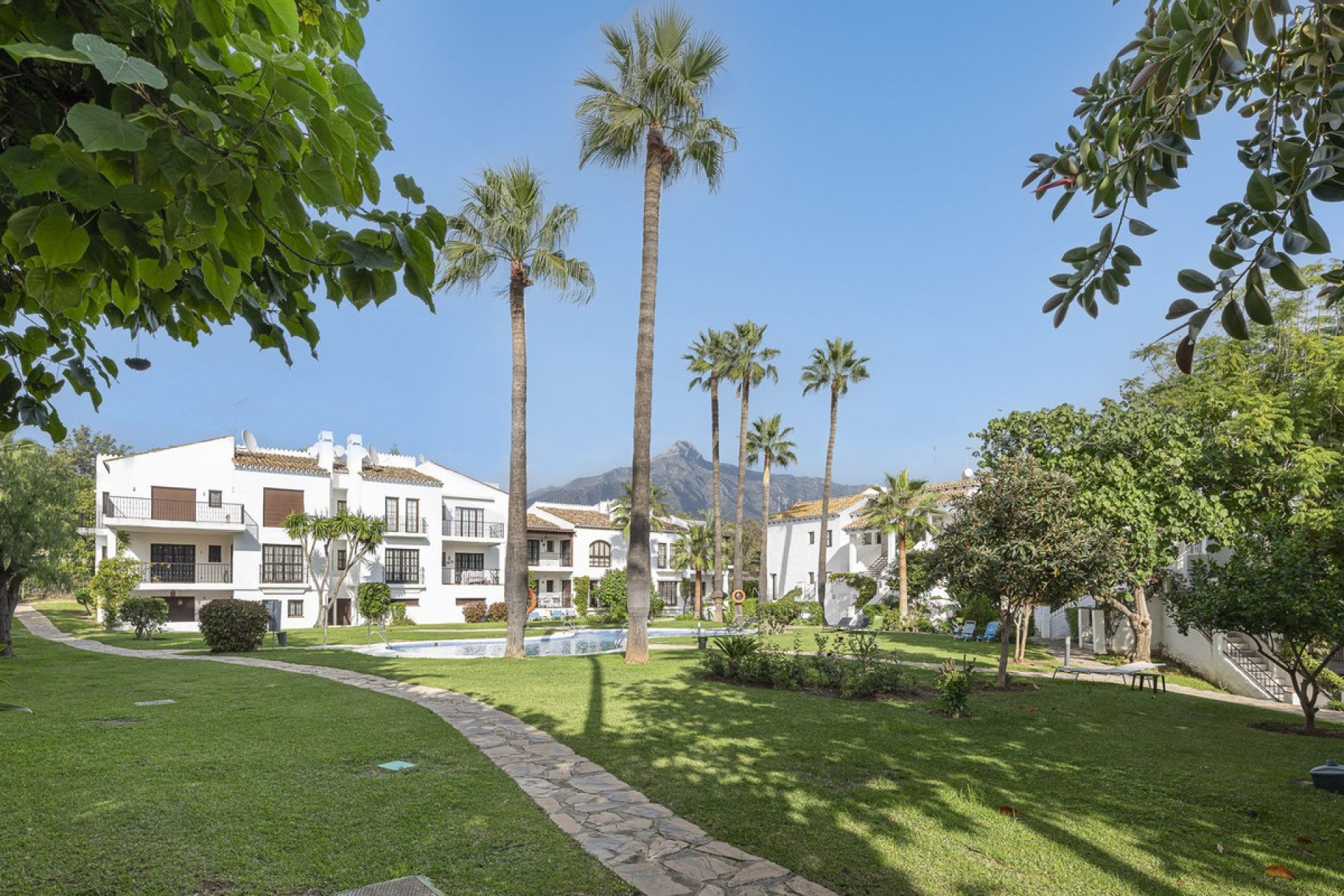 Resale - Apartment - Ground Floor Apartment - Marbella - Nueva Andalucia