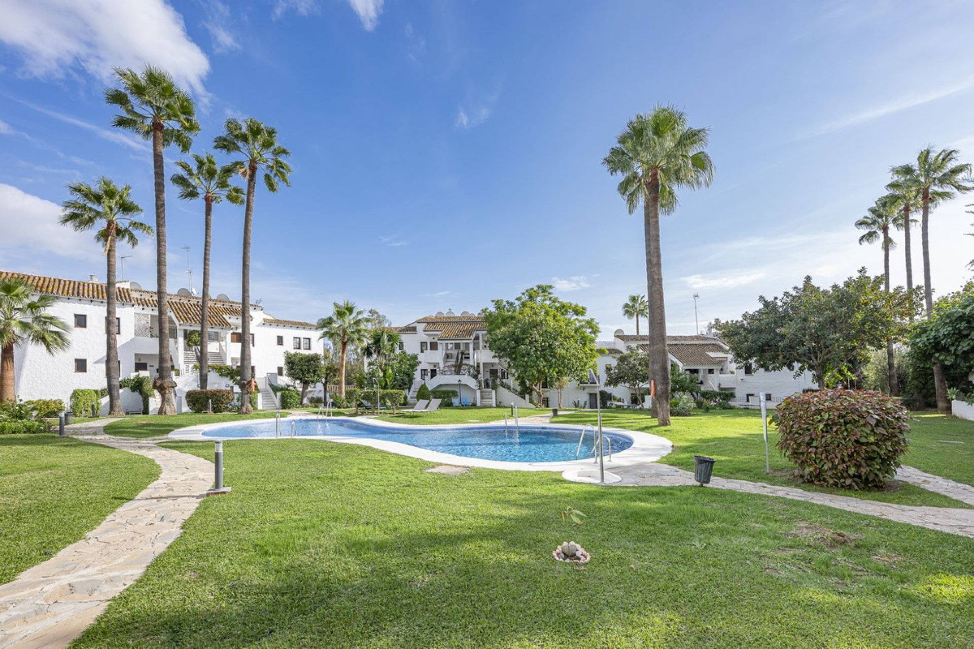 Resale - Apartment - Ground Floor Apartment - Marbella - Nueva Andalucia