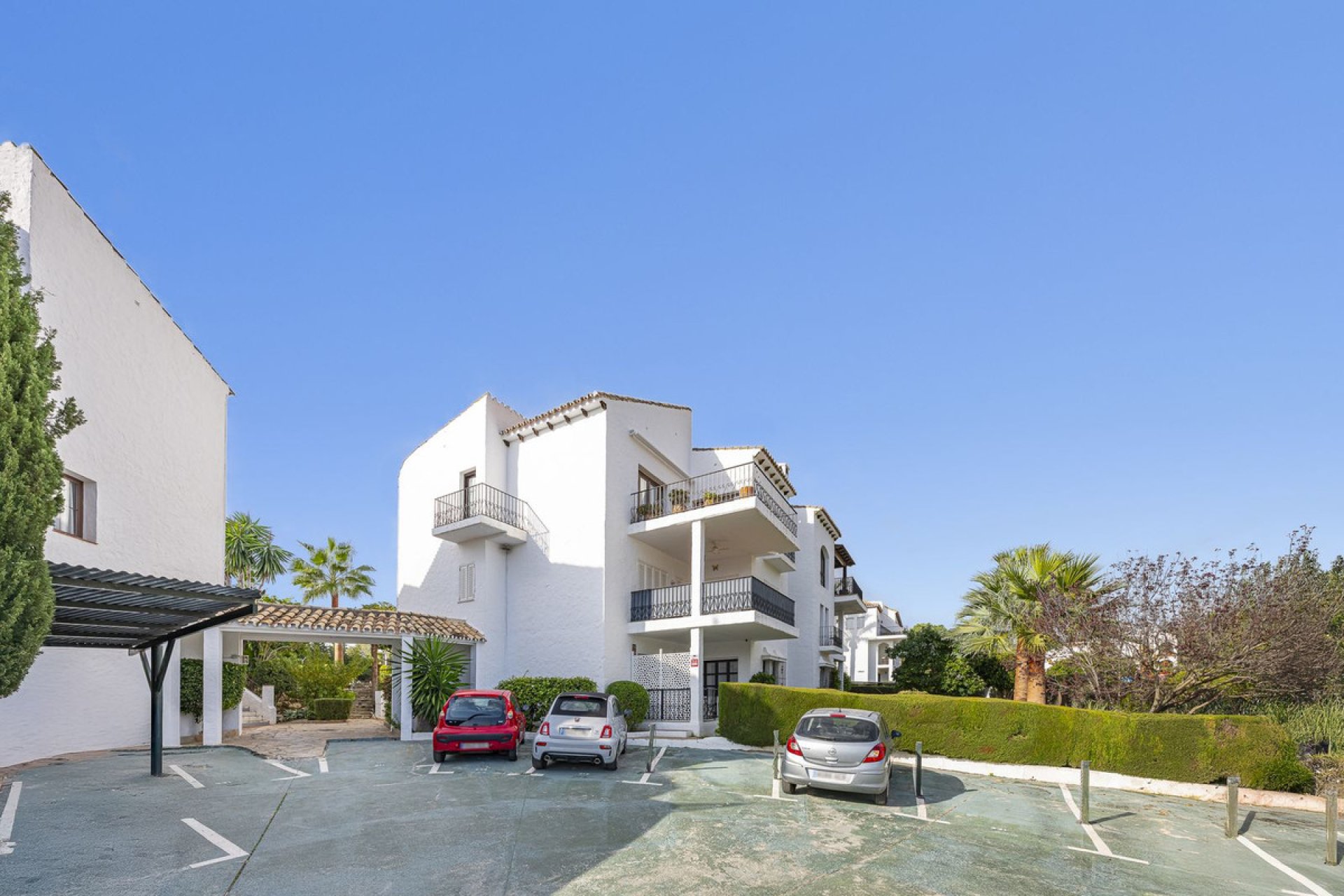 Resale - Apartment - Ground Floor Apartment - Marbella - Nueva Andalucia