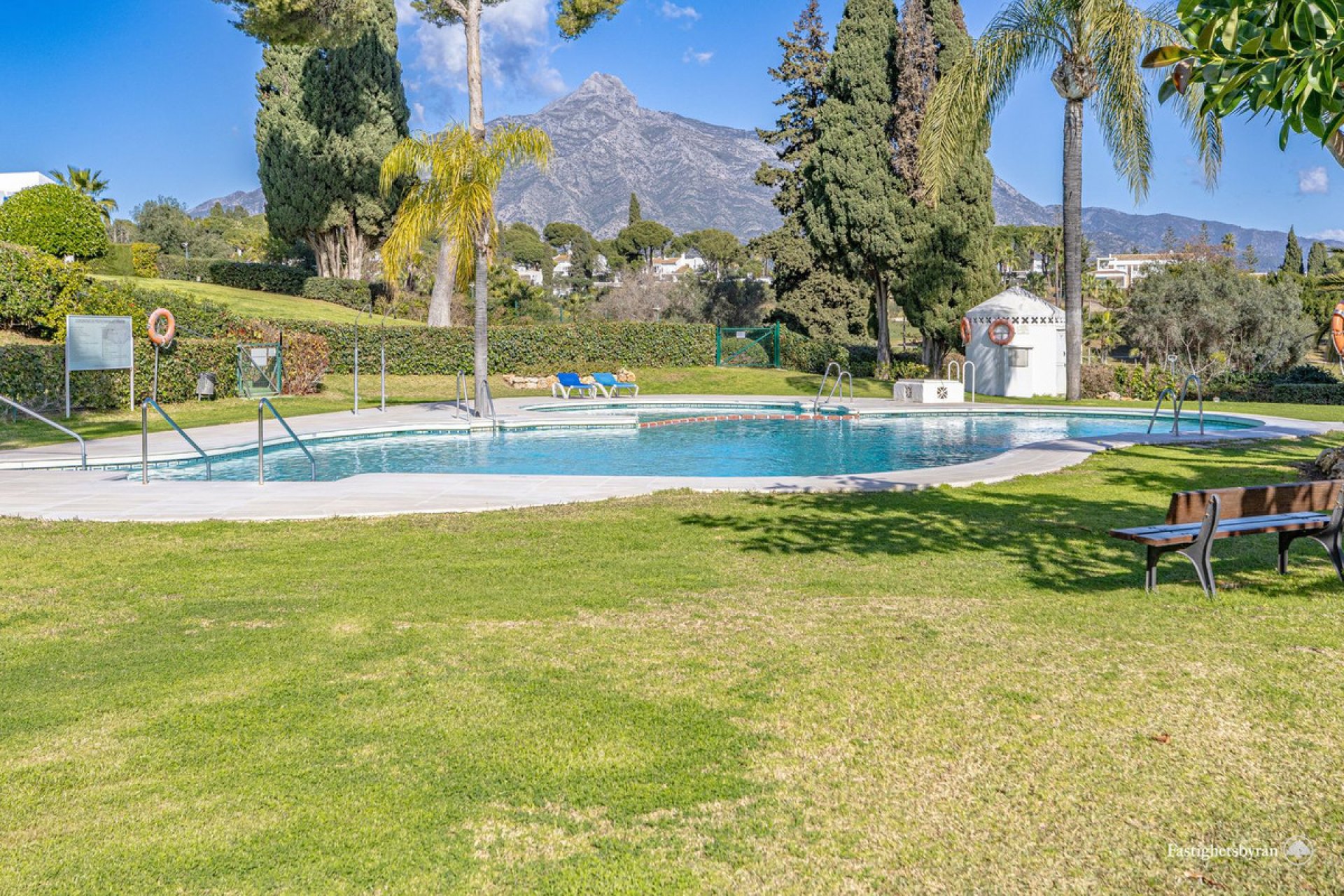 Resale - Apartment - Ground Floor Apartment - Marbella - Nueva Andalucia