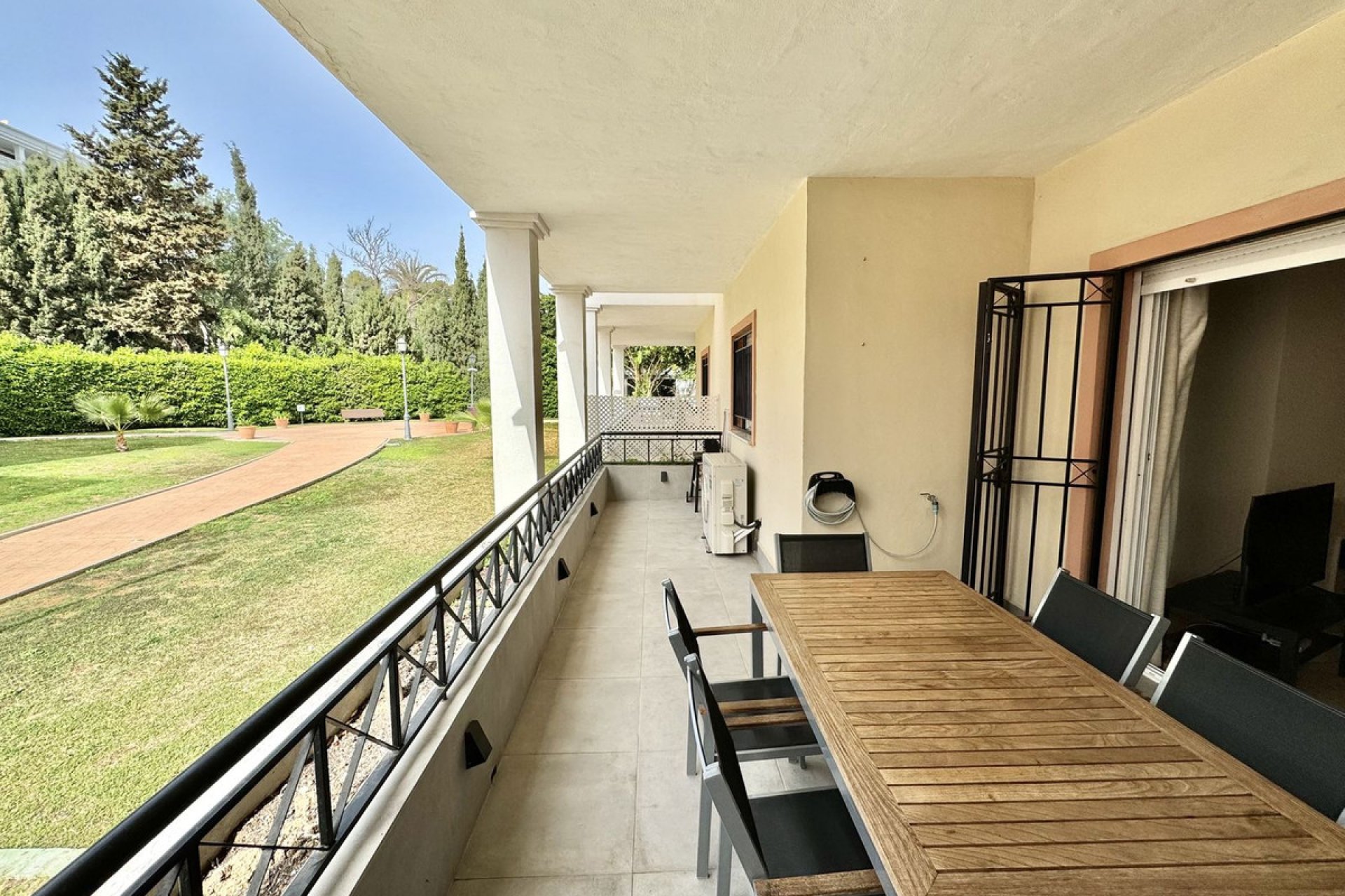 Resale - Apartment - Ground Floor Apartment - Marbella - Nueva Andalucia