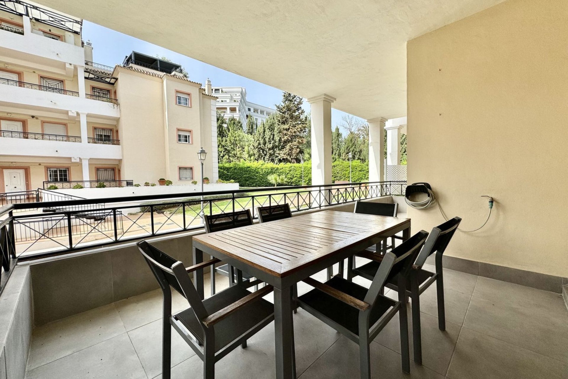 Resale - Apartment - Ground Floor Apartment - Marbella - Nueva Andalucia