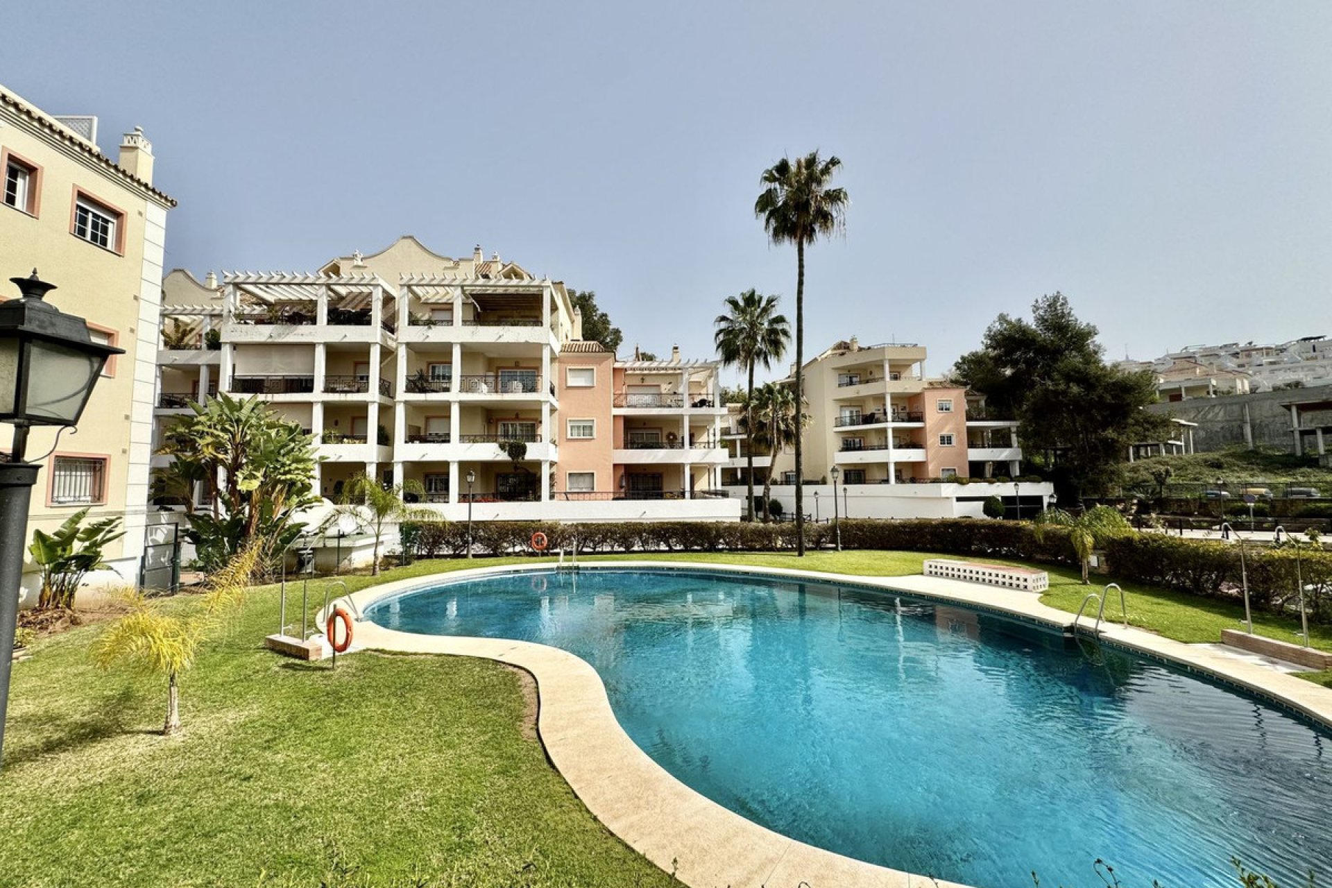 Resale - Apartment - Ground Floor Apartment - Marbella - Nueva Andalucia