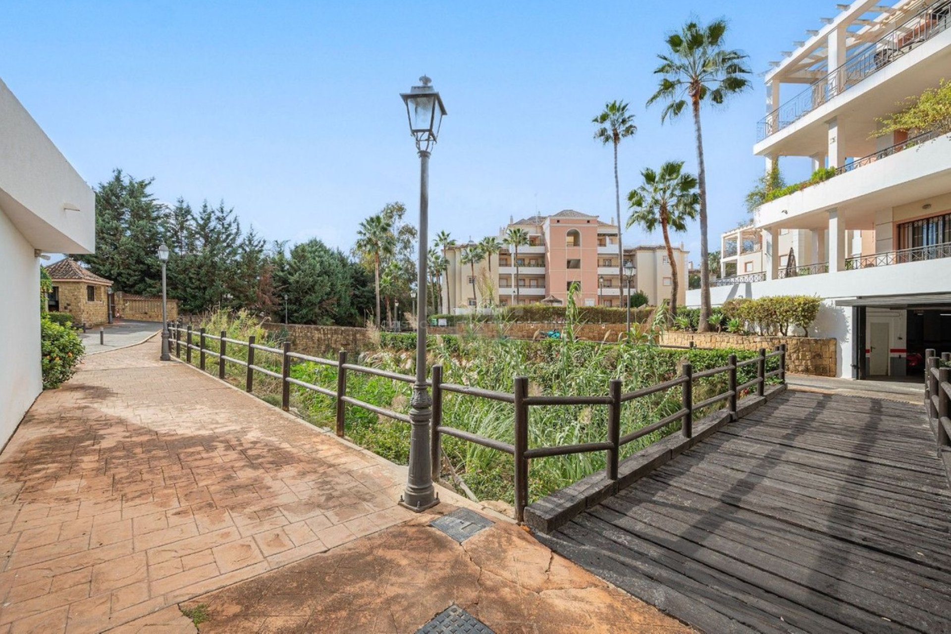 Resale - Apartment - Ground Floor Apartment - Marbella - Nueva Andalucia