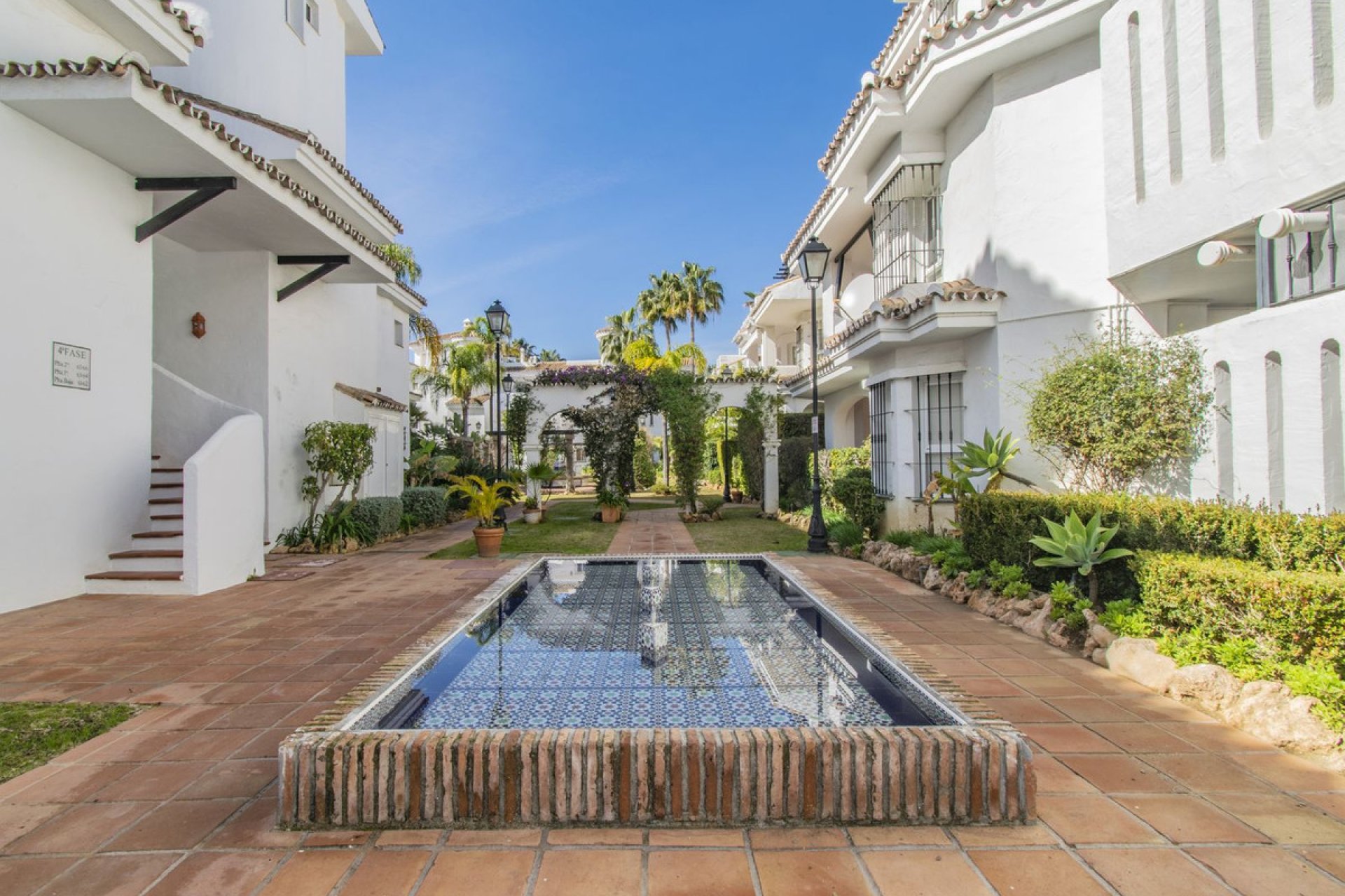 Resale - Apartment - Ground Floor Apartment - Marbella - Nueva Andalucia