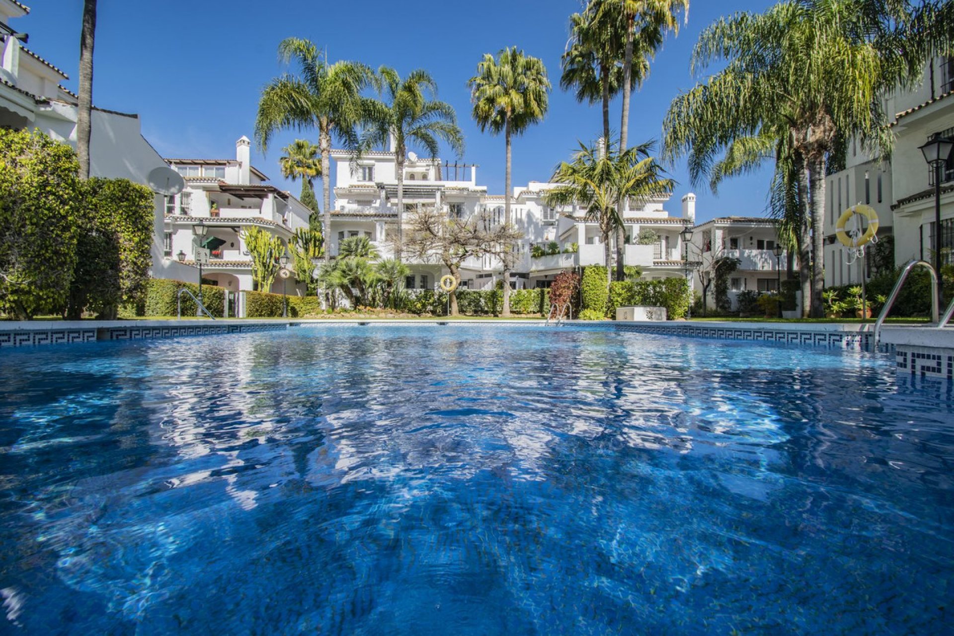 Resale - Apartment - Ground Floor Apartment - Marbella - Nueva Andalucia