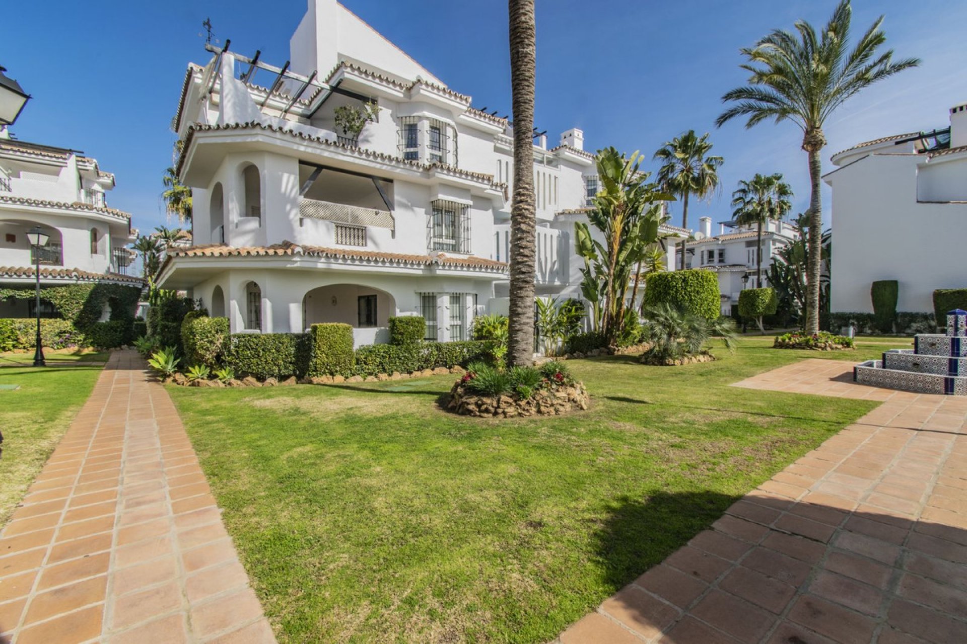 Resale - Apartment - Ground Floor Apartment - Marbella - Nueva Andalucia