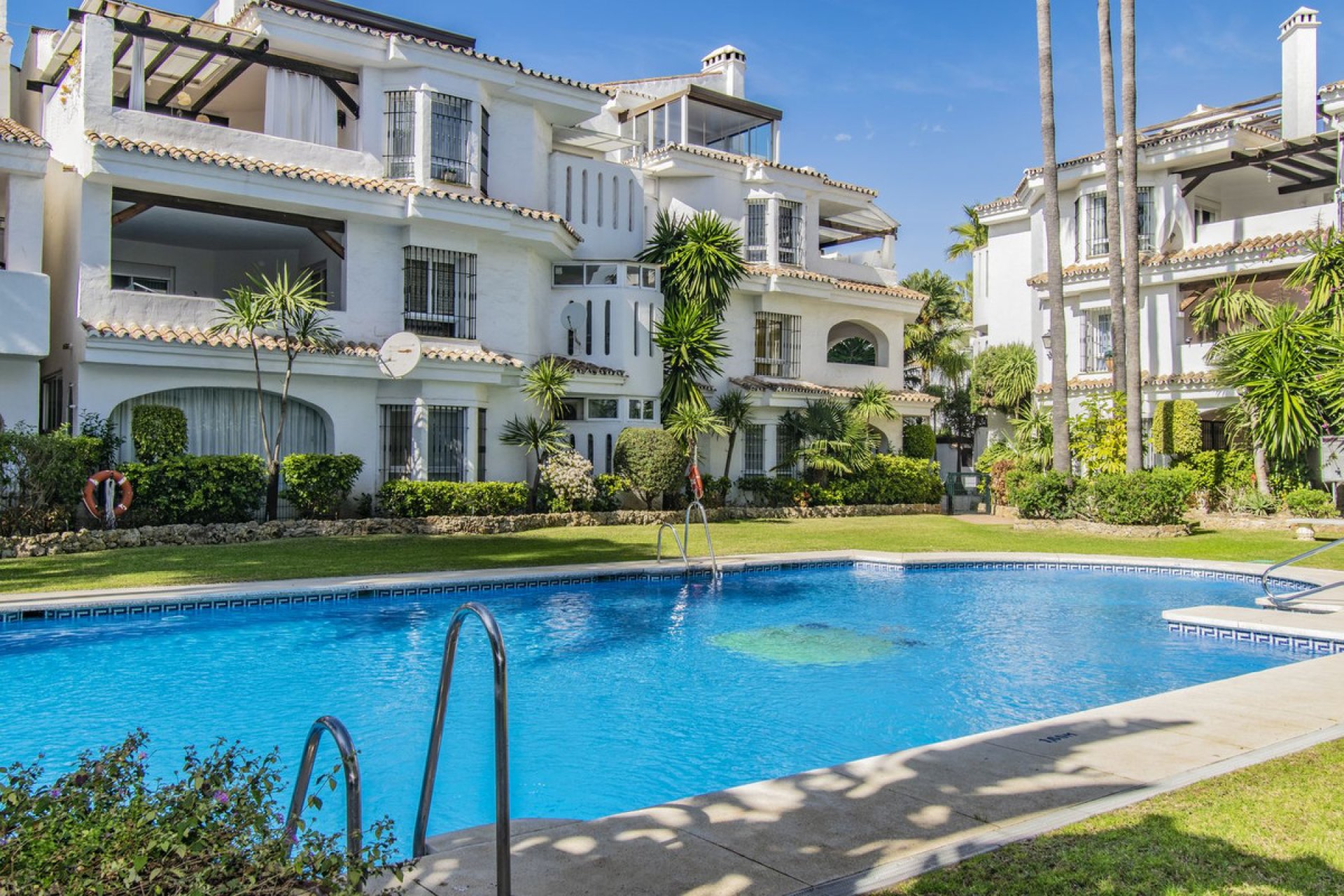 Resale - Apartment - Ground Floor Apartment - Marbella - Nueva Andalucia