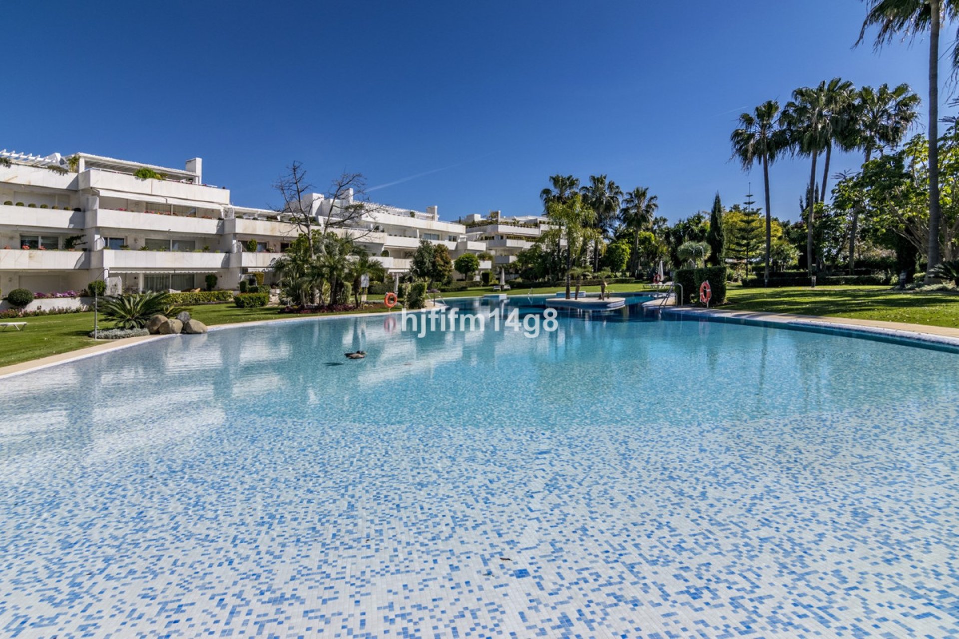 Resale - Apartment - Ground Floor Apartment - Marbella - Nueva Andalucia