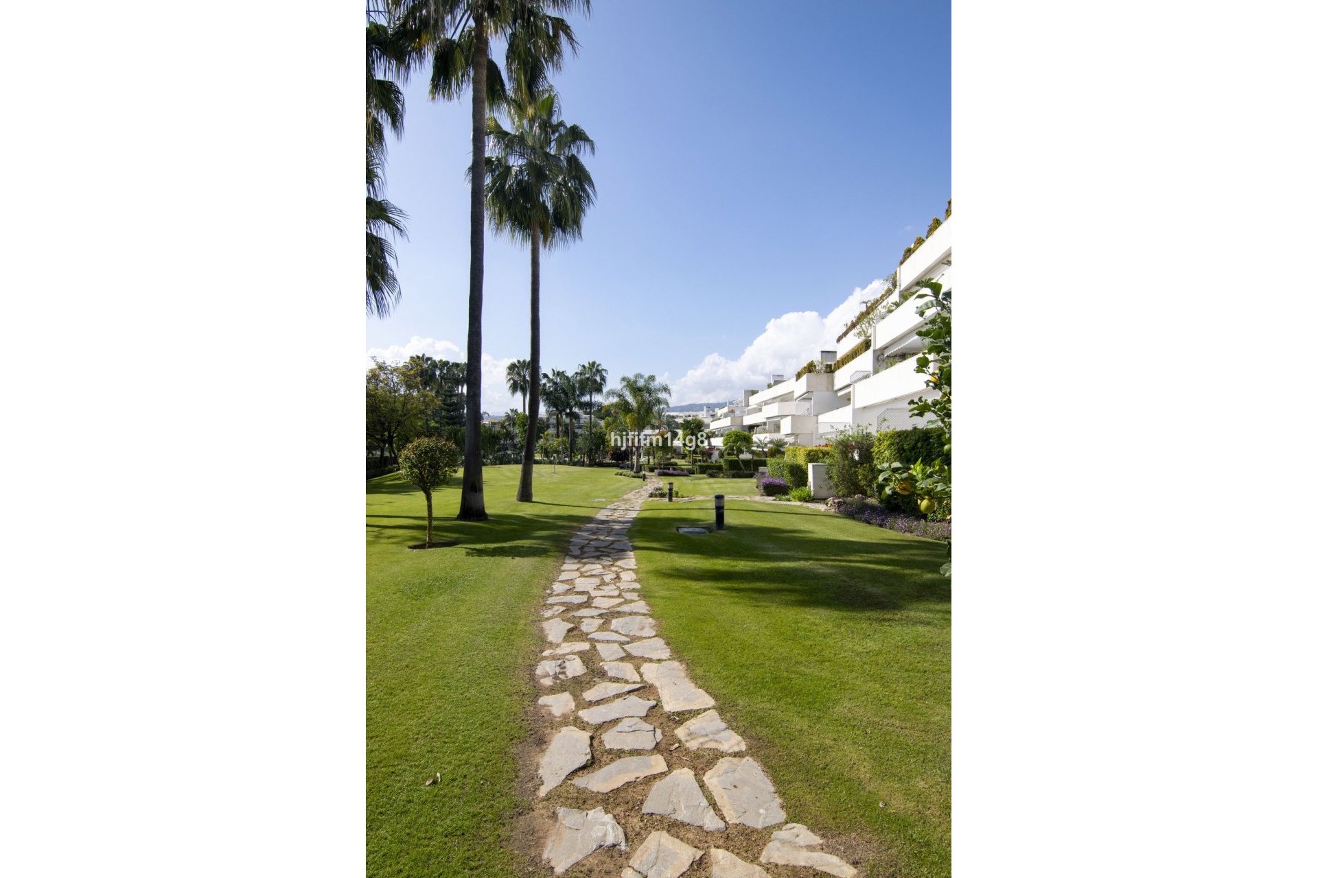 Resale - Apartment - Ground Floor Apartment - Marbella - Nueva Andalucia