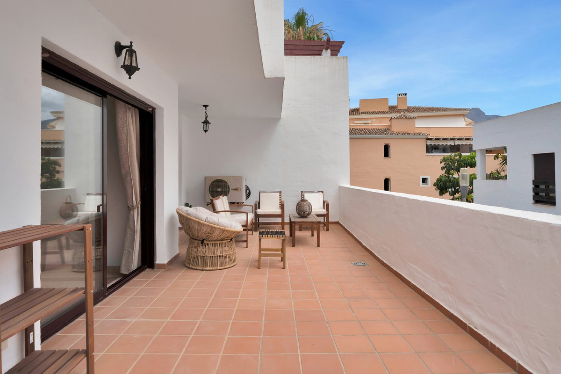 Resale - Apartment - Ground Floor Apartment - Marbella - Nueva Andalucia