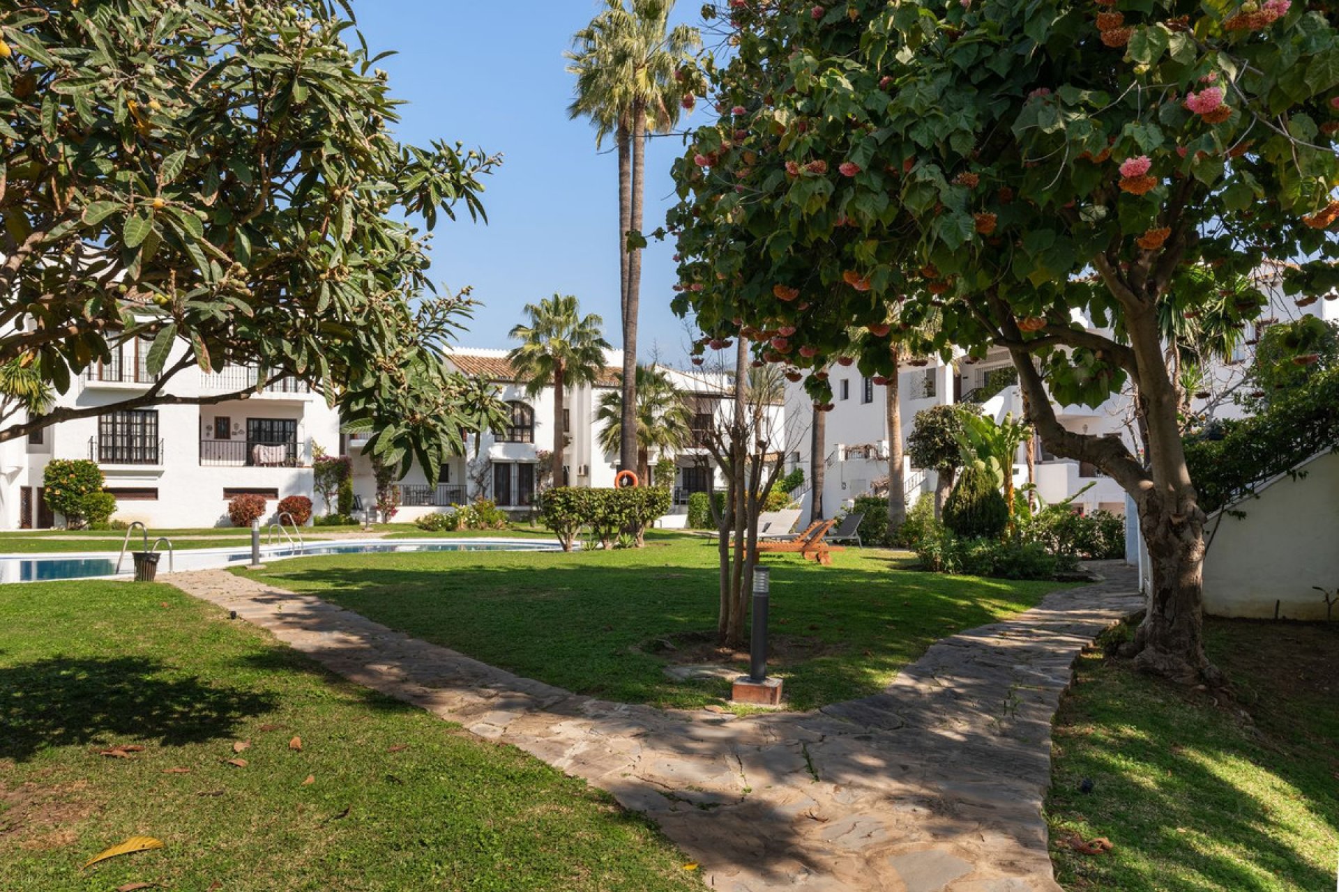 Resale - Apartment - Ground Floor Apartment - Marbella - Nueva Andalucia