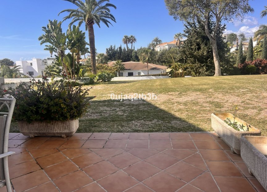 Resale - Apartment - Ground Floor Apartment - Marbella - Nueva Andalucia