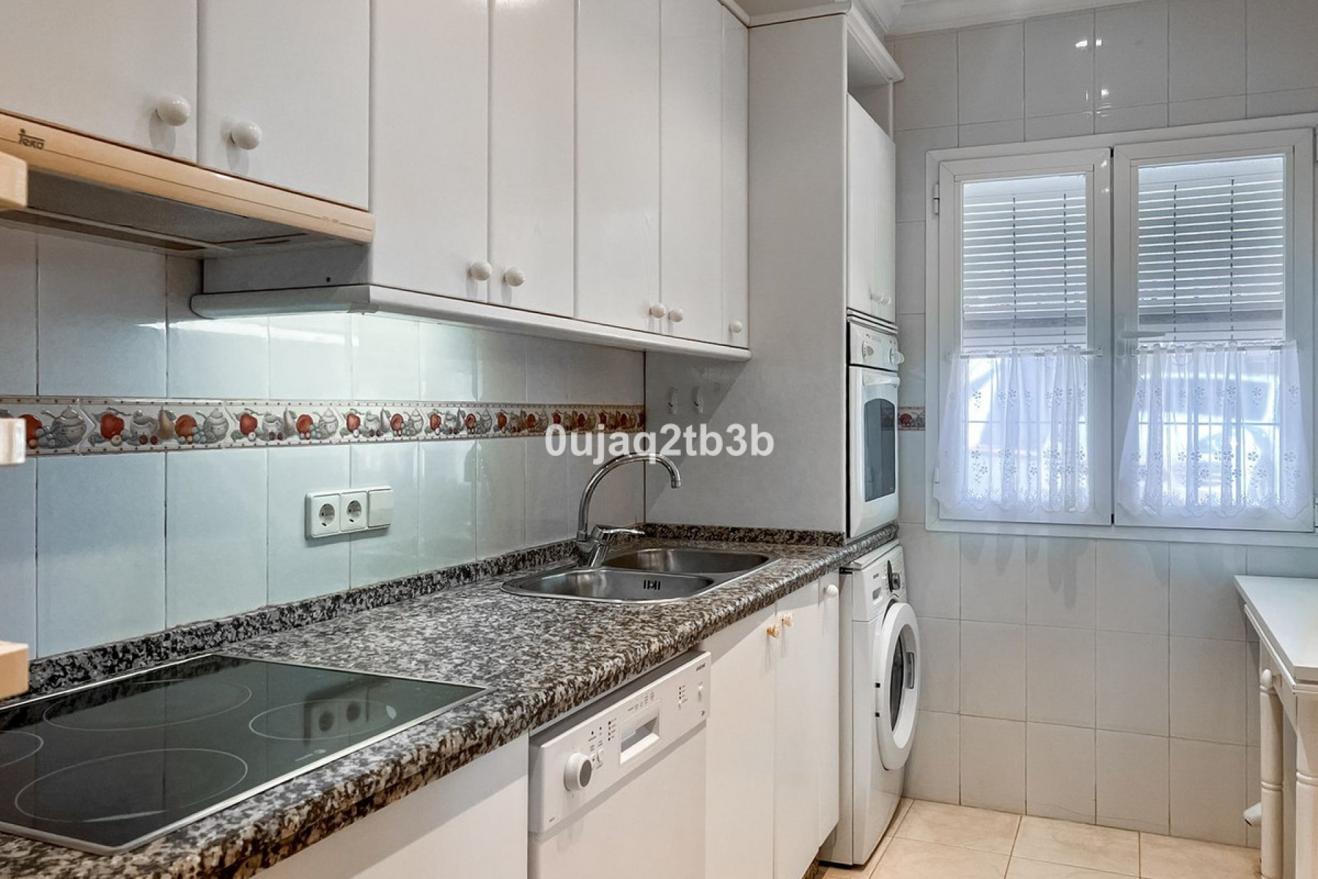 Resale - Apartment - Ground Floor Apartment - Marbella - Nueva Andalucia