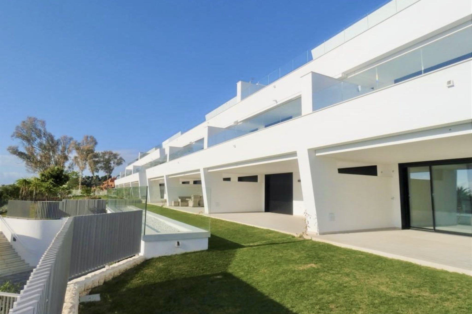 Resale - Apartment - Ground Floor Apartment - Marbella - Nueva Andalucia