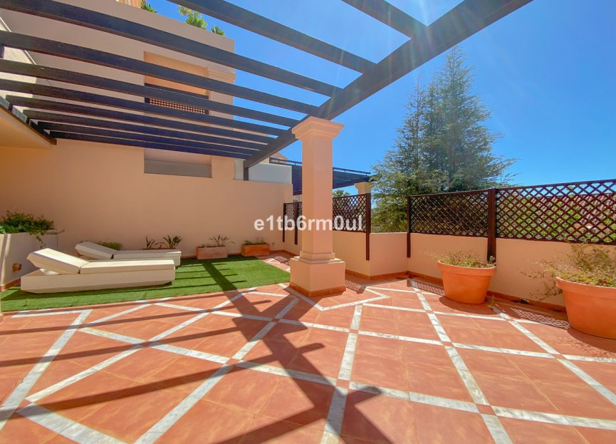 Resale - Apartment - Ground Floor Apartment - Marbella - Nueva Andalucia