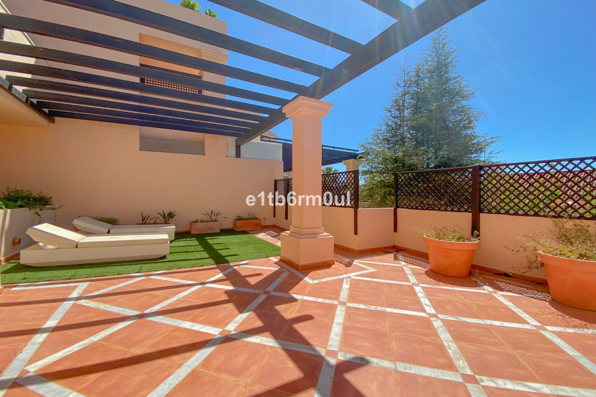 Resale - Apartment - Ground Floor Apartment - Marbella - Nueva Andalucia