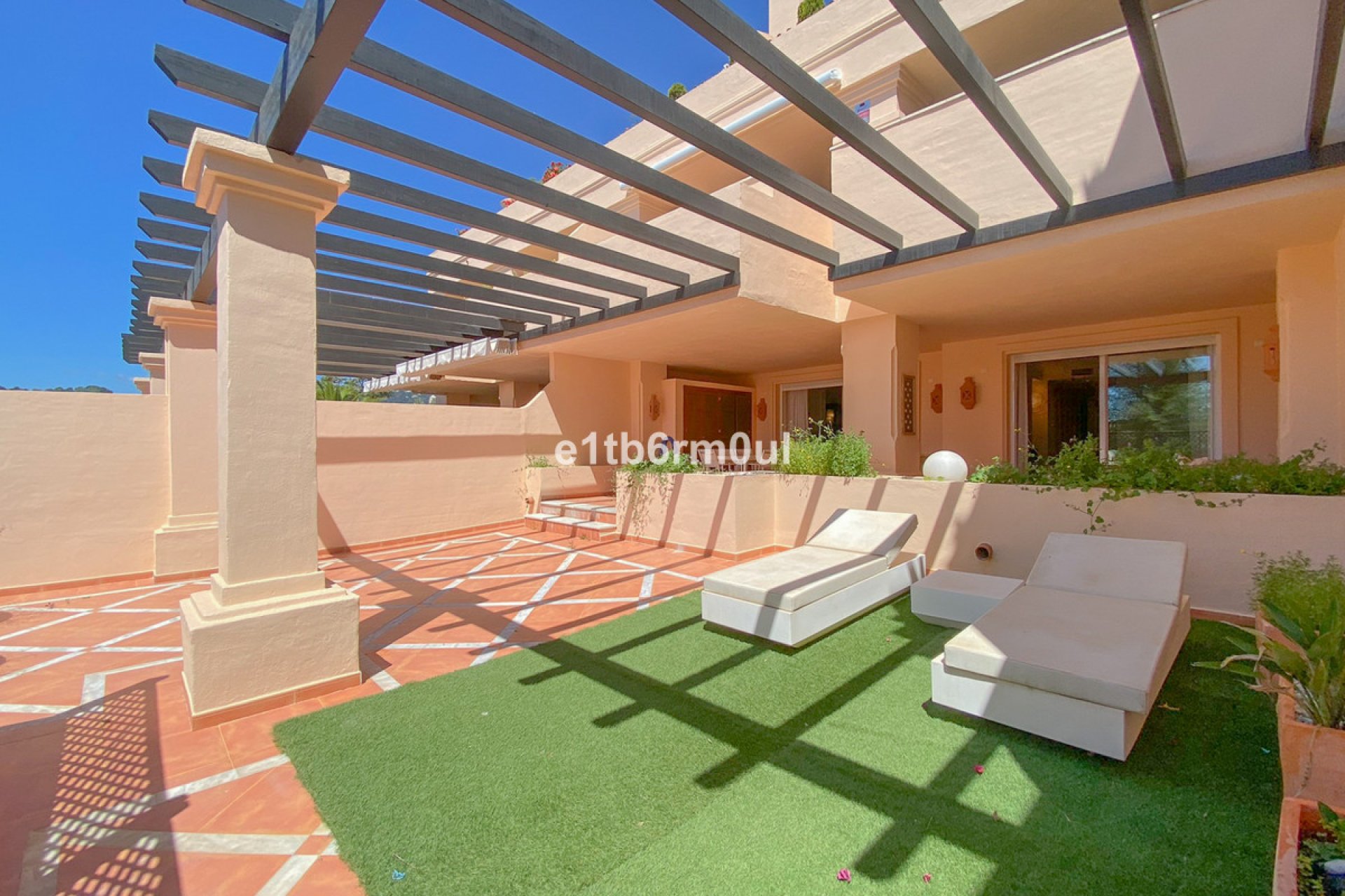 Resale - Apartment - Ground Floor Apartment - Marbella - Nueva Andalucia