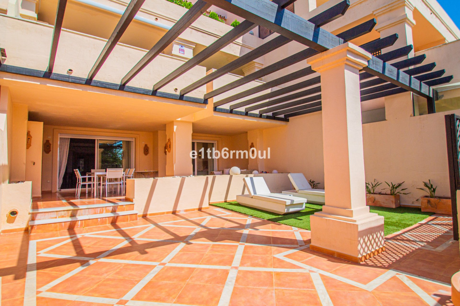 Resale - Apartment - Ground Floor Apartment - Marbella - Nueva Andalucia