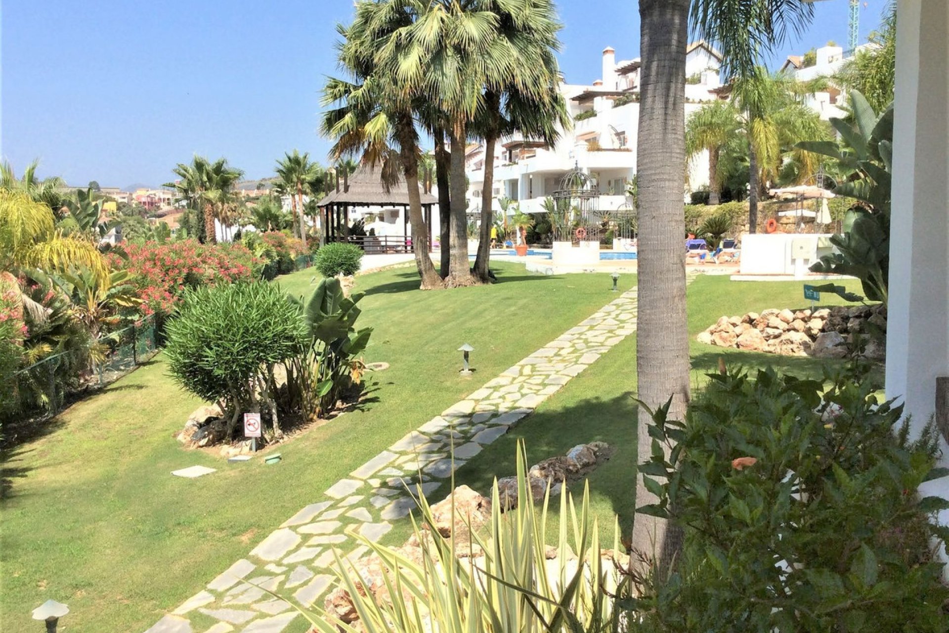 Resale - Apartment - Ground Floor Apartment - Marbella - Nueva Andalucia