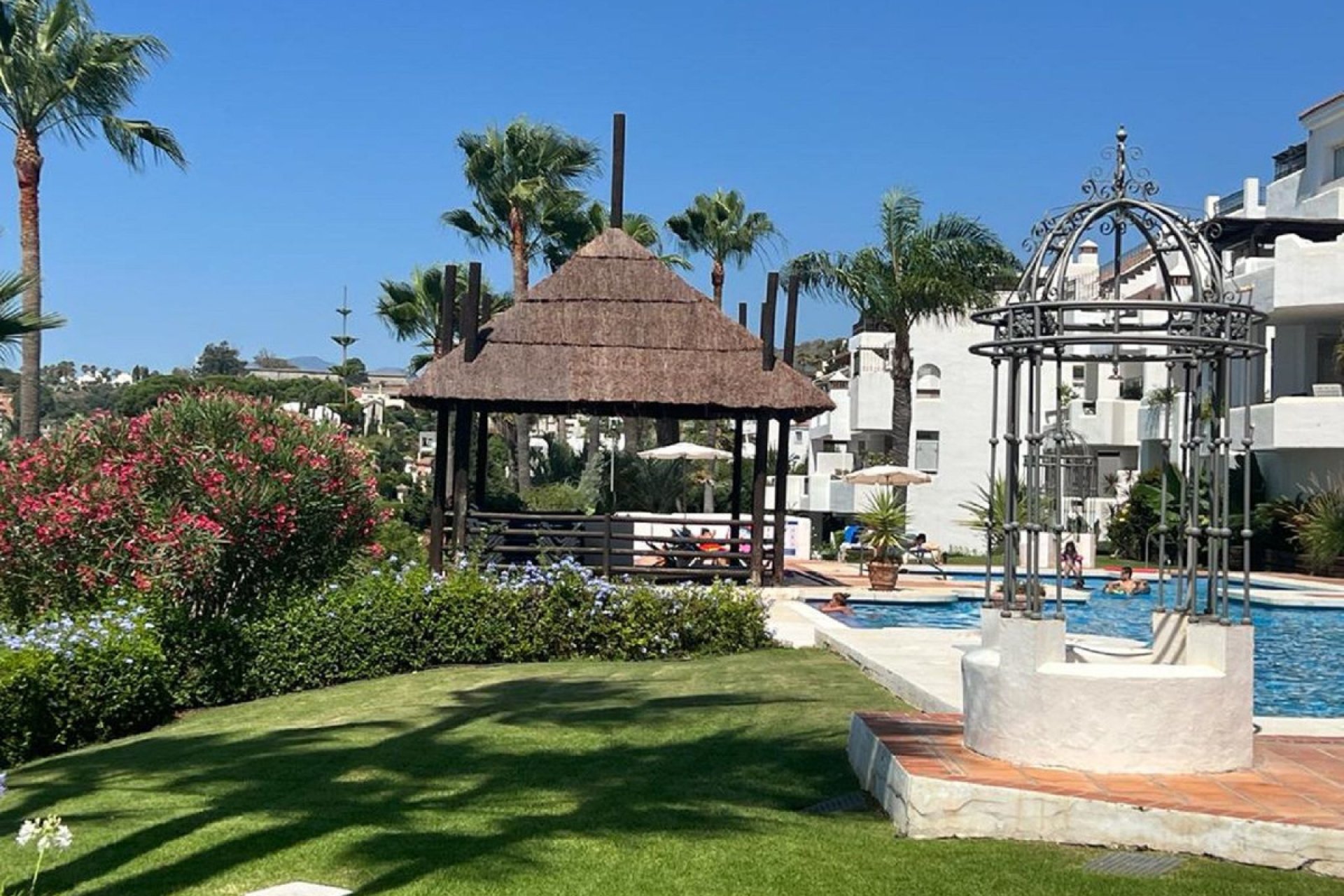 Resale - Apartment - Ground Floor Apartment - Marbella - Nueva Andalucia