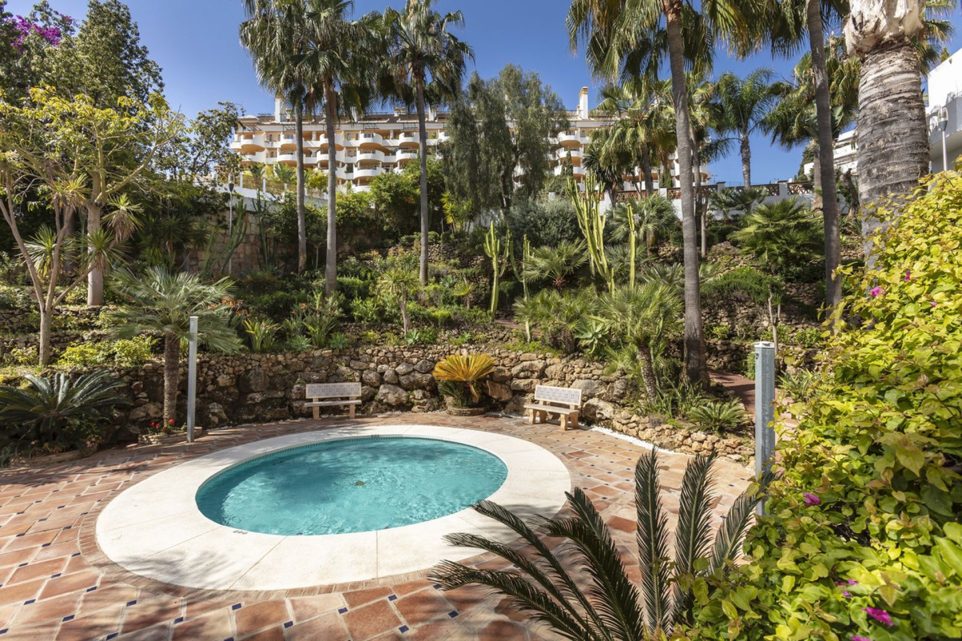 Resale - Apartment - Ground Floor Apartment - Marbella - Nueva Andalucia