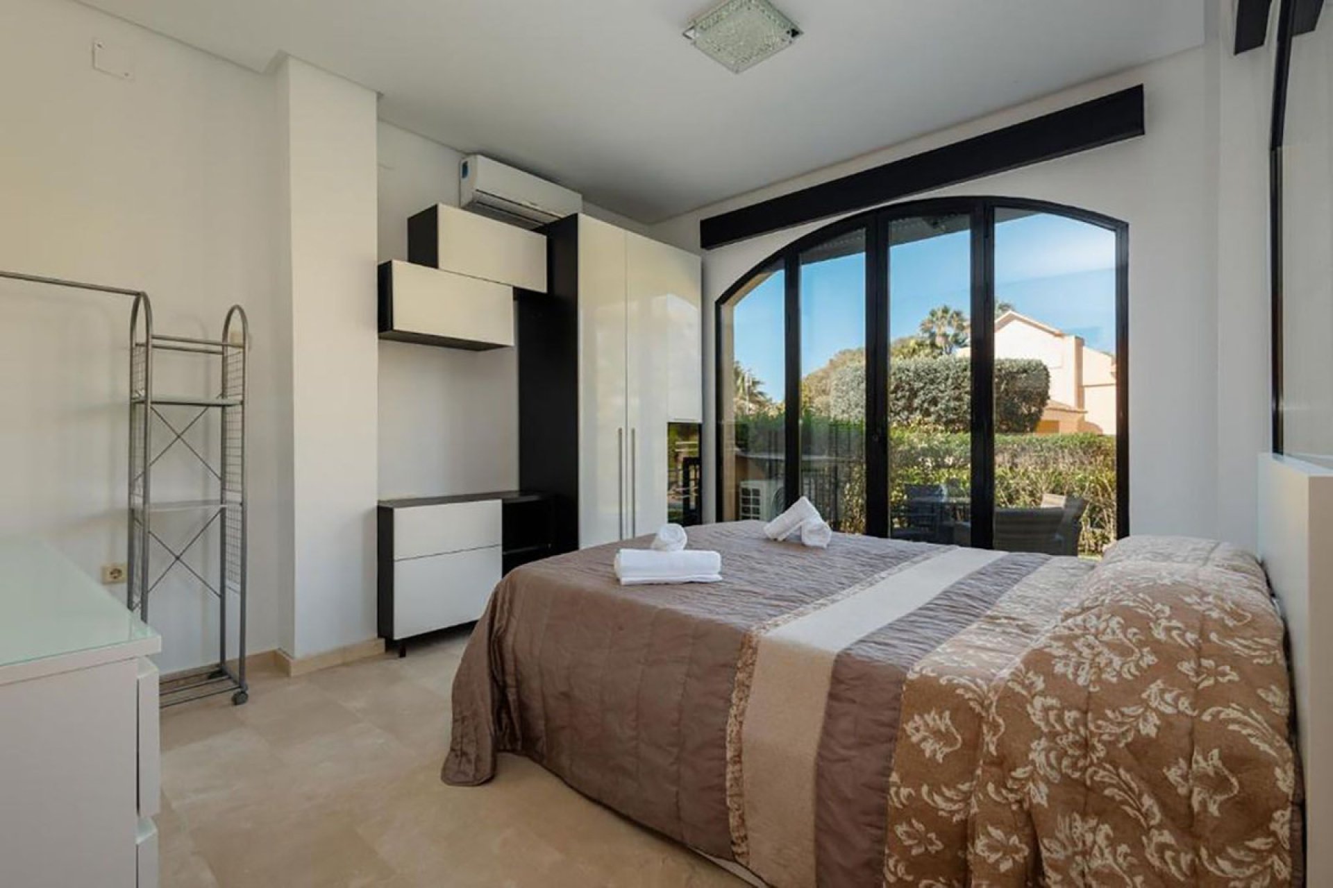 Resale - Apartment - Ground Floor Apartment - Marbella - Puerto Banús