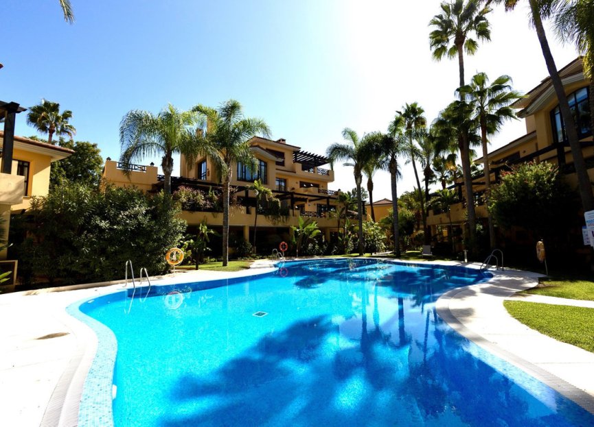 Resale - Apartment - Ground Floor Apartment - Marbella - Puerto Banús