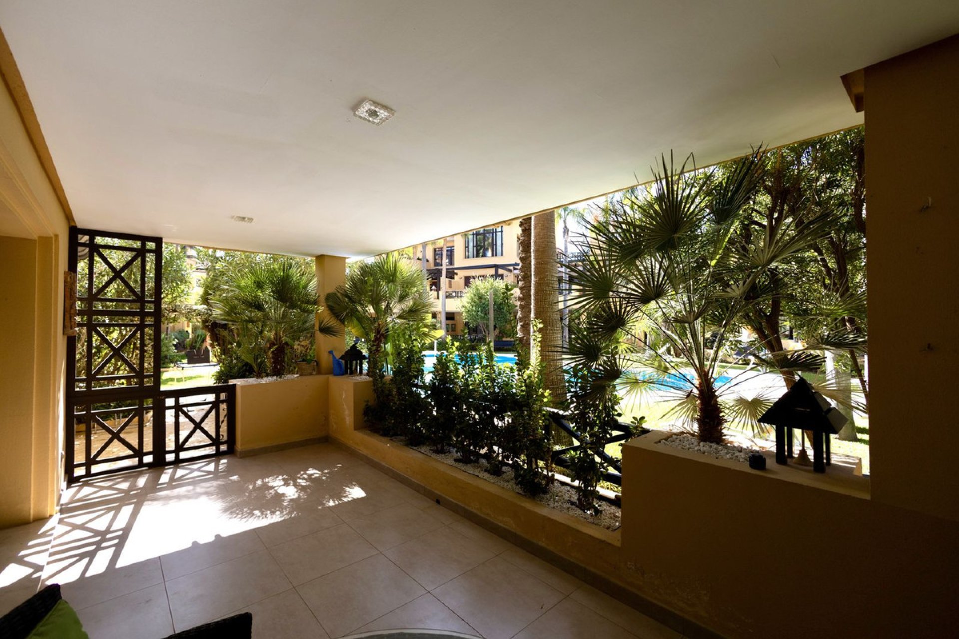 Resale - Apartment - Ground Floor Apartment - Marbella - Puerto Banús