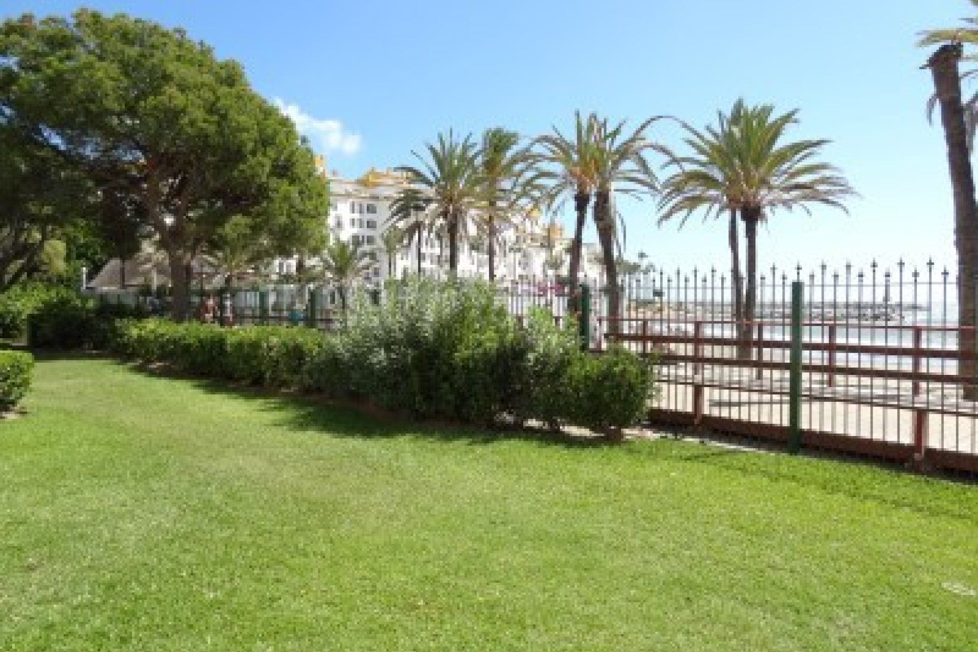 Resale - Apartment - Ground Floor Apartment - Marbella - Puerto Banús