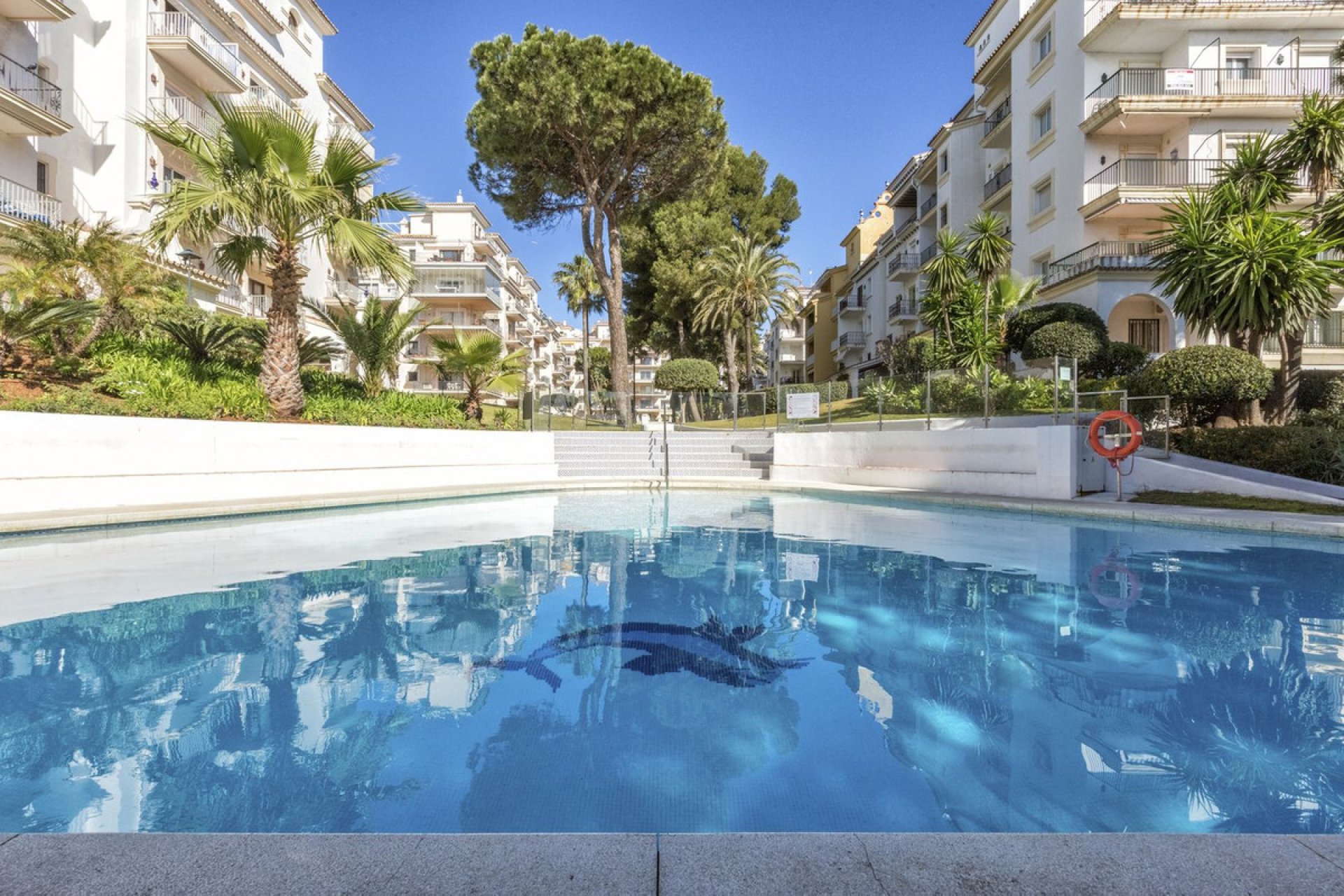 Resale - Apartment - Ground Floor Apartment - Marbella - Puerto Banús