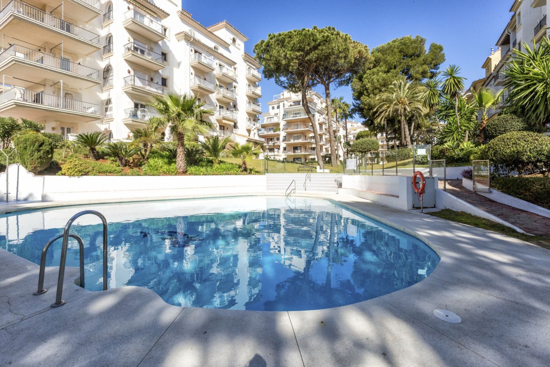 Resale - Apartment - Ground Floor Apartment - Marbella - Puerto Banús