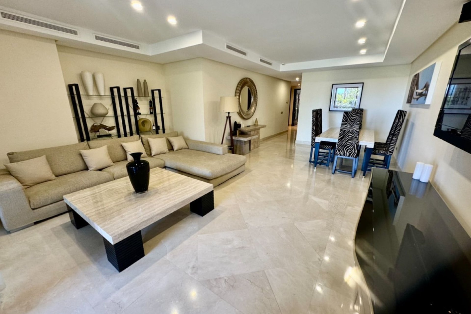 Resale - Apartment - Ground Floor Apartment - Marbella - Puerto Banús