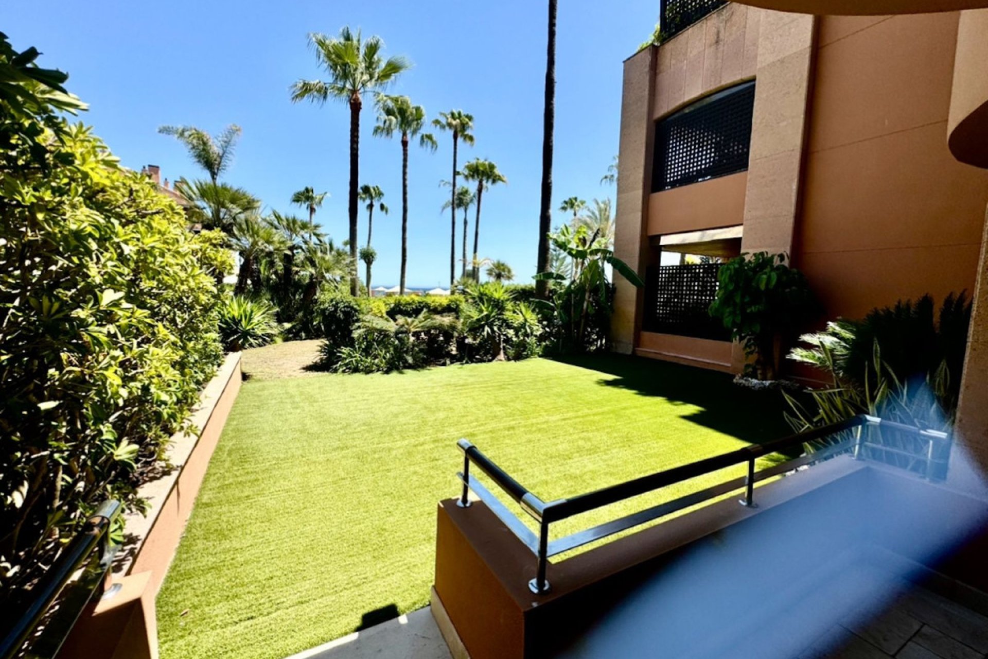 Resale - Apartment - Ground Floor Apartment - Marbella - Puerto Banús