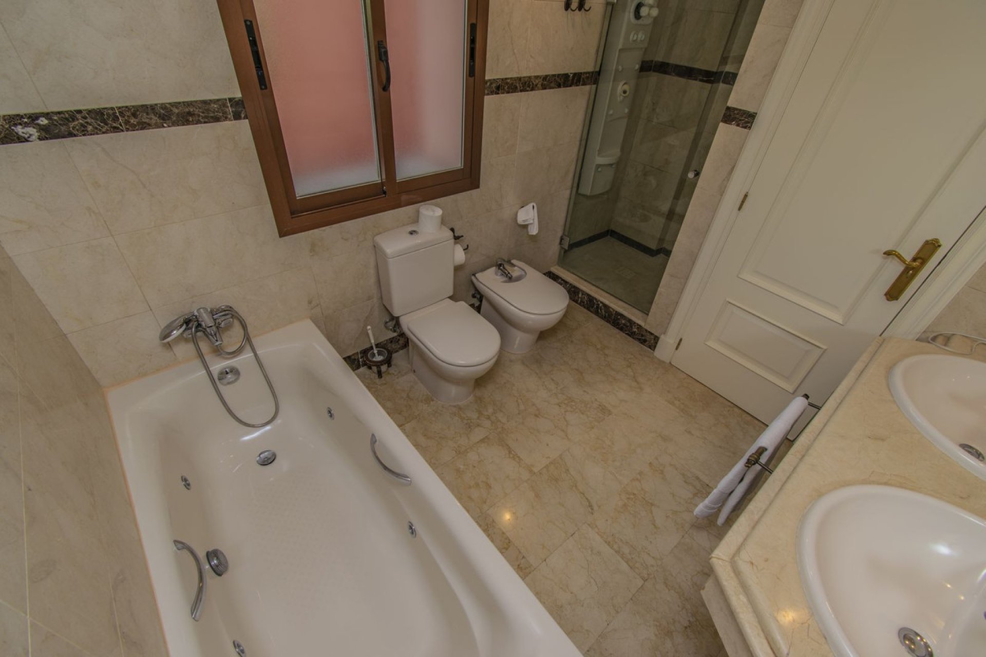 Resale - Apartment - Ground Floor Apartment - Marbella - Puerto Banús