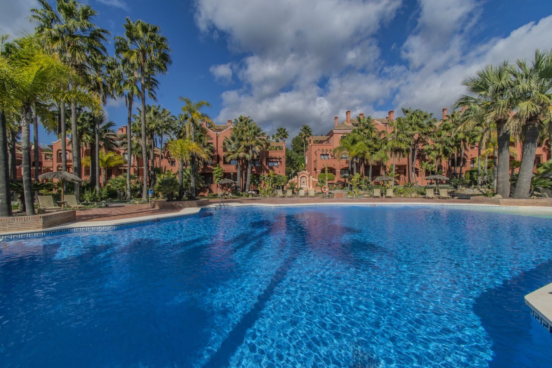 Resale - Apartment - Ground Floor Apartment - Marbella - Puerto Banús