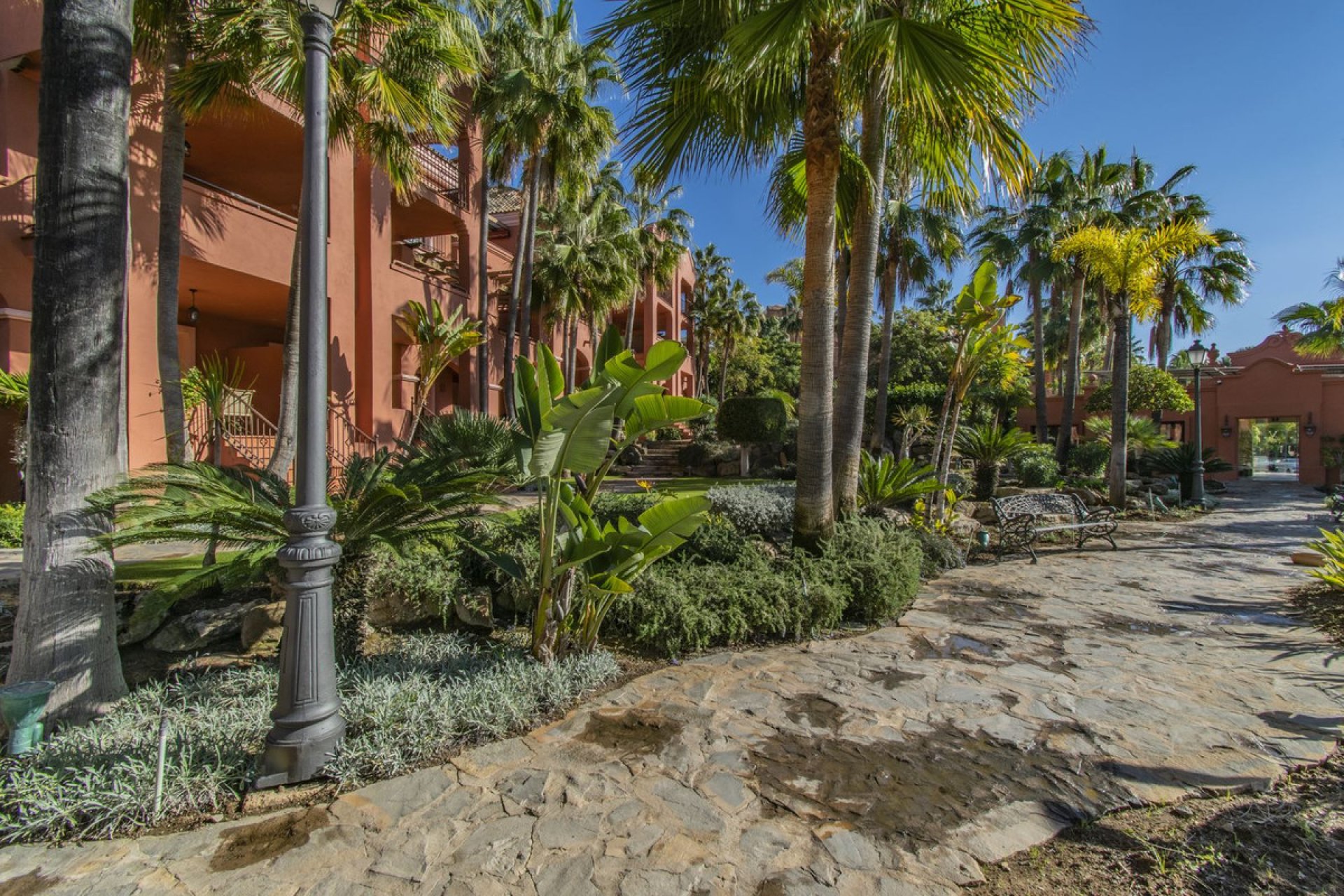 Resale - Apartment - Ground Floor Apartment - Marbella - Puerto Banús