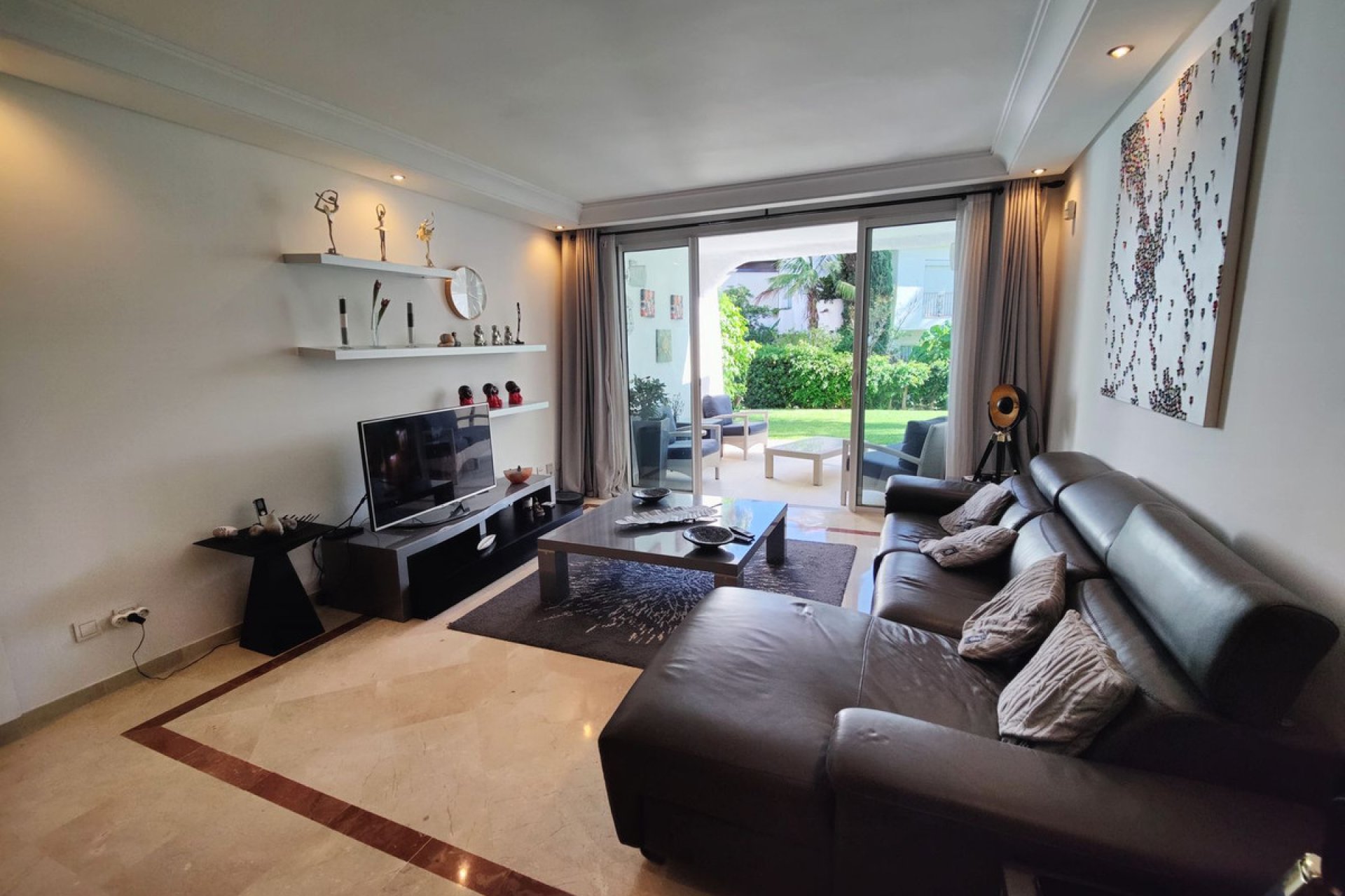 Resale - Apartment - Ground Floor Apartment - Marbella - Puerto Banús