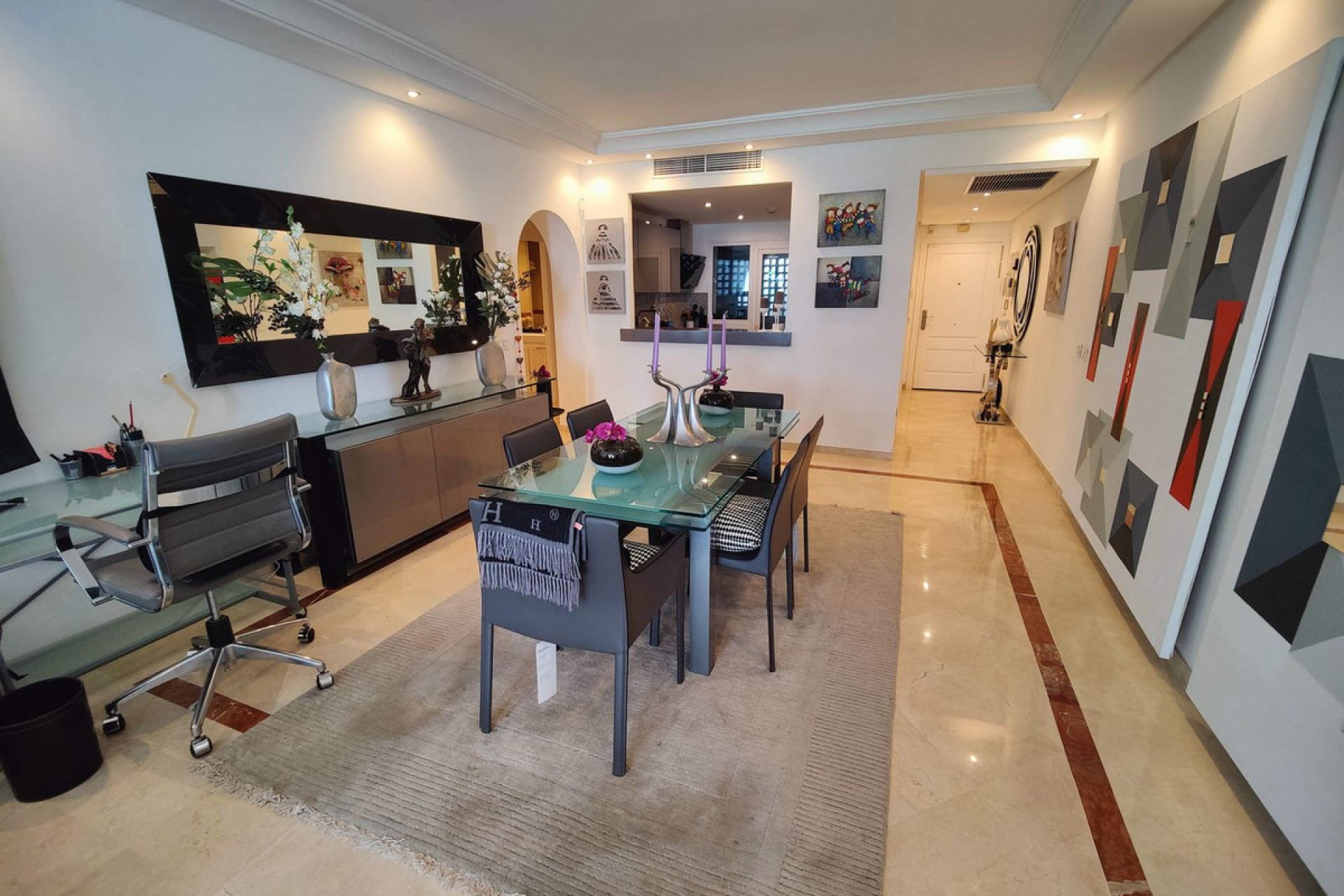 Resale - Apartment - Ground Floor Apartment - Marbella - Puerto Banús