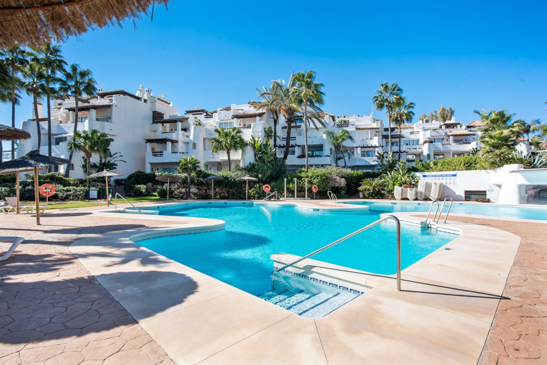 Resale - Apartment - Ground Floor Apartment - Marbella - Puerto Banús