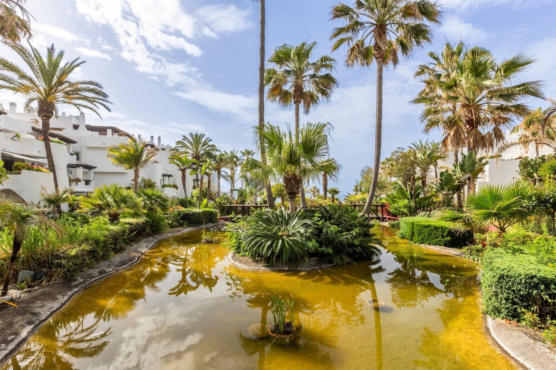 Resale - Apartment - Ground Floor Apartment - Marbella - Puerto Banús