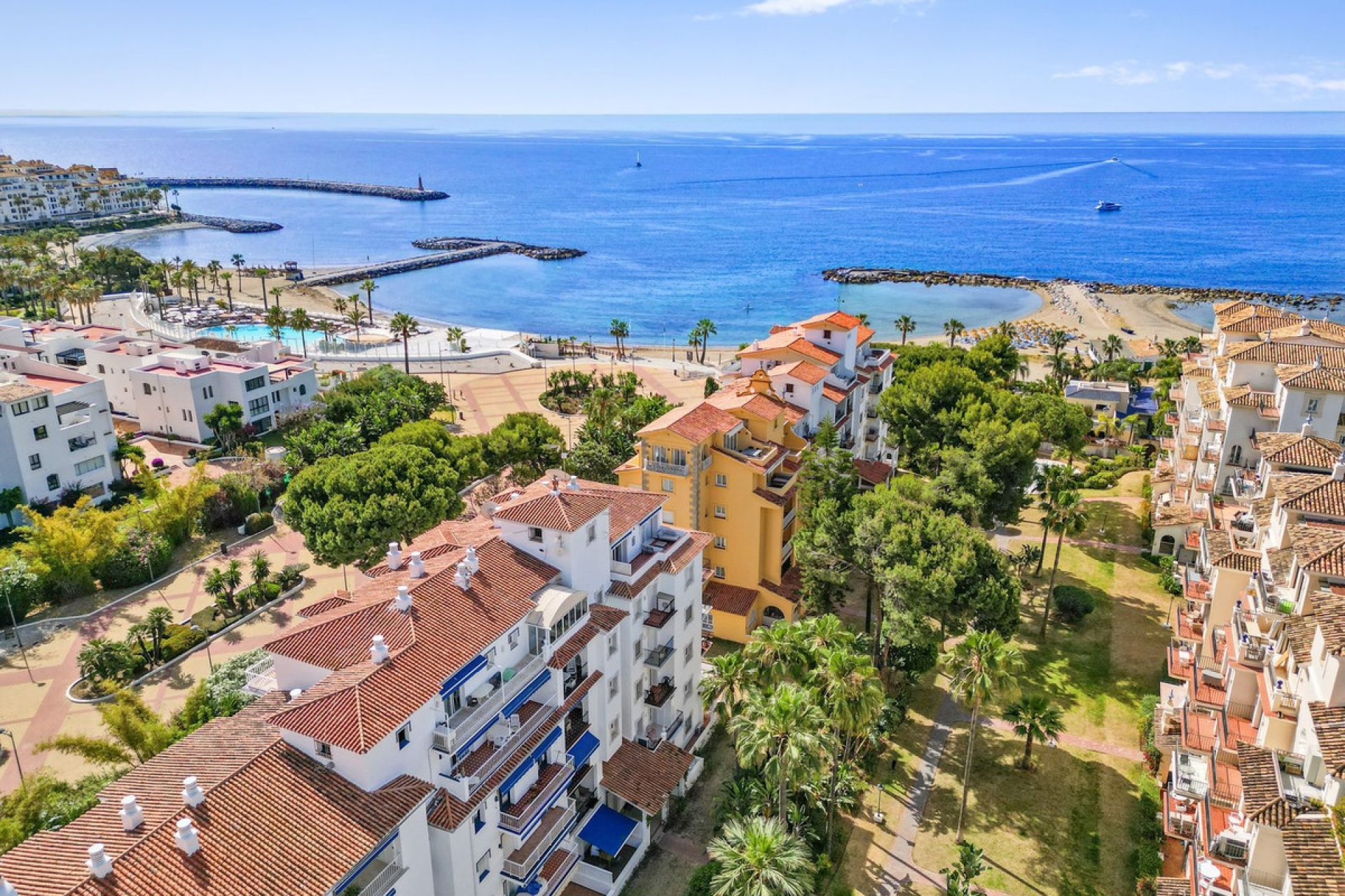 Resale - Apartment - Ground Floor Apartment - Marbella - Puerto Banús