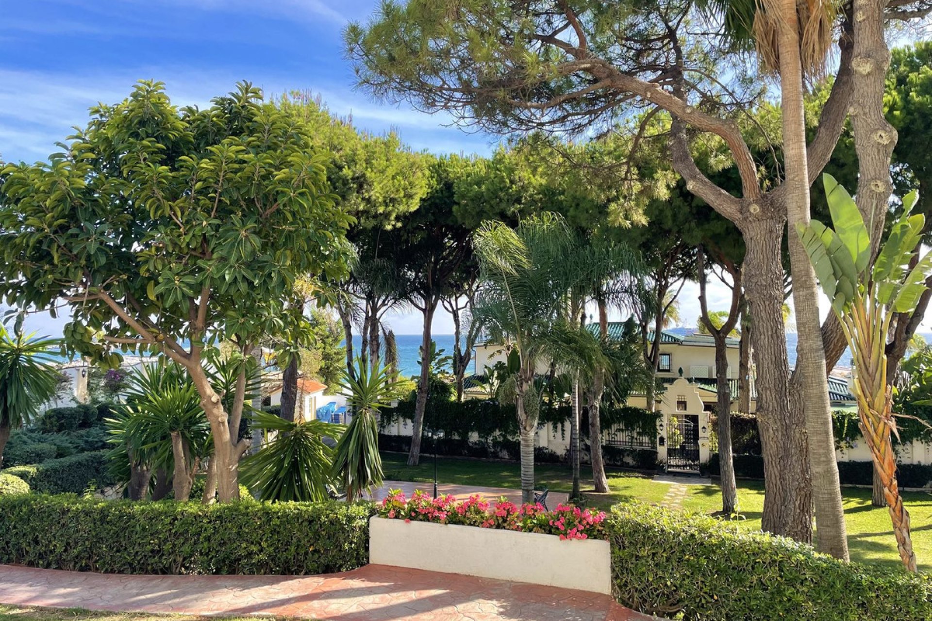 Resale - Apartment - Ground Floor Apartment - Marbella - Puerto Banús