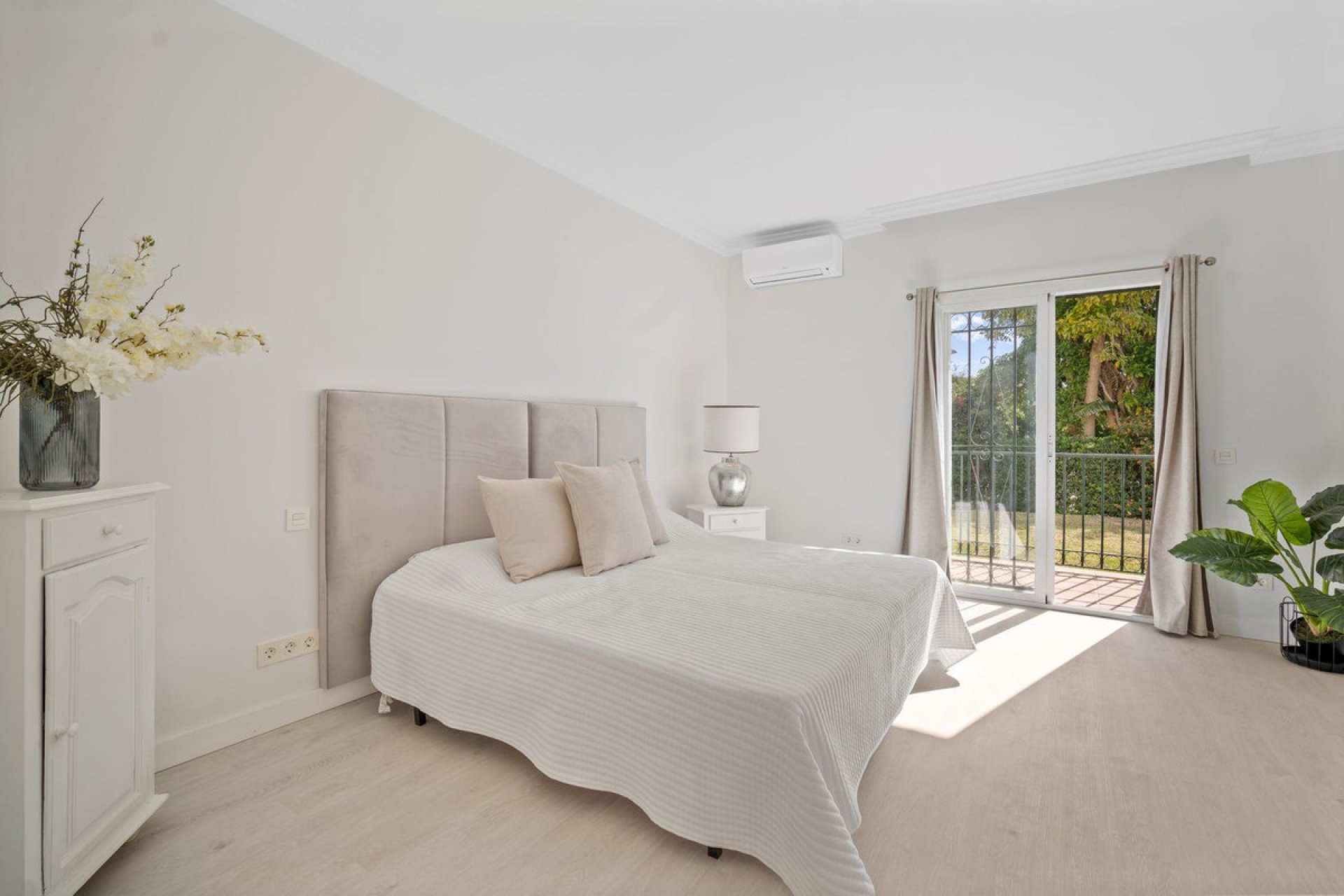 Resale - Apartment - Ground Floor Apartment - Marbella - Puerto Banús