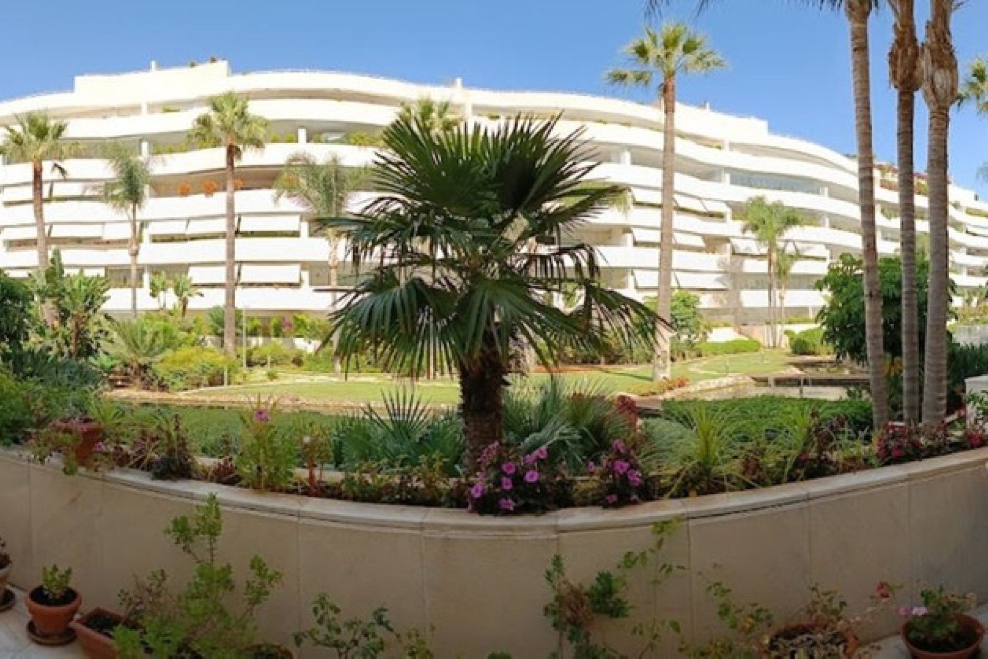 Resale - Apartment - Ground Floor Apartment - Marbella - Puerto Banús