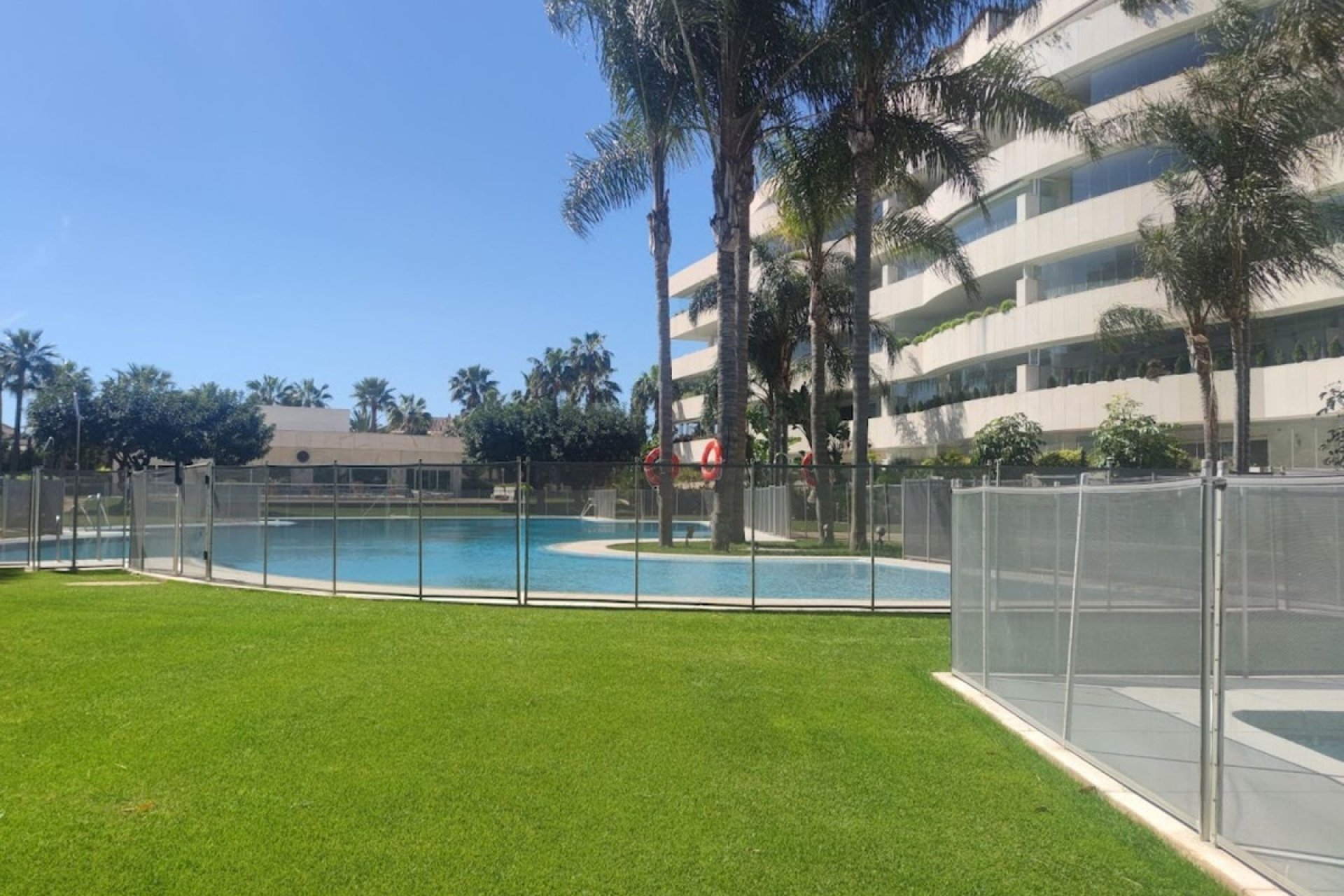 Resale - Apartment - Ground Floor Apartment - Marbella - Puerto Banús