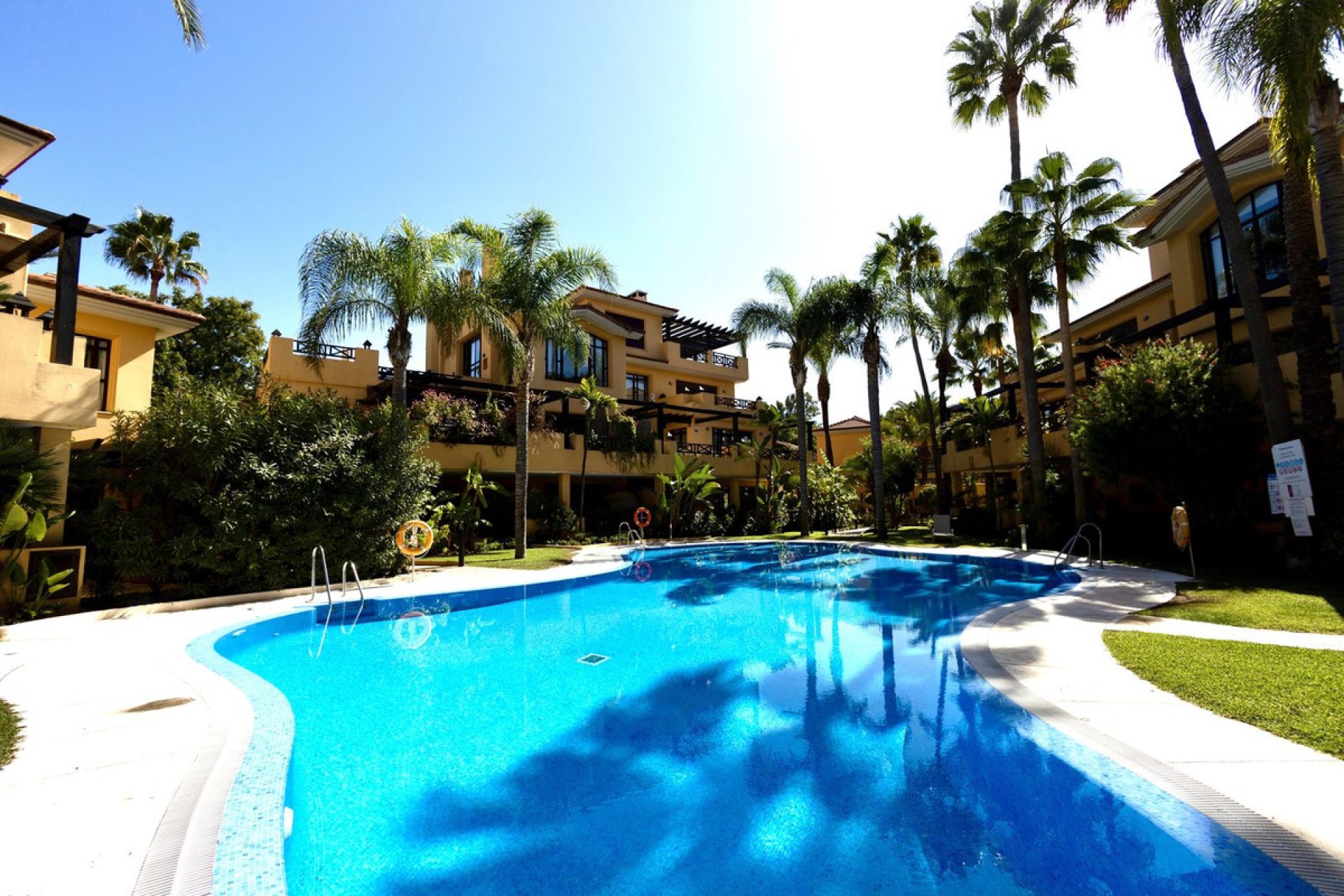 Resale - Apartment - Ground Floor Apartment - Marbella - Puerto Banús