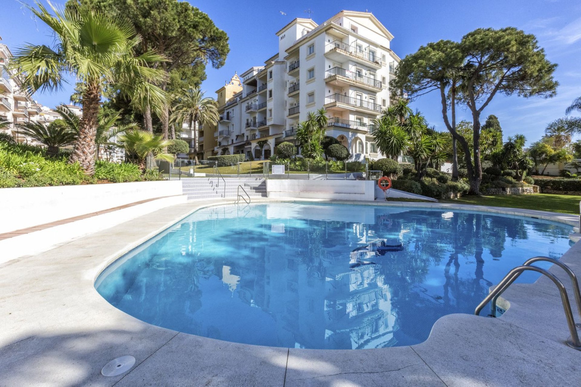 Resale - Apartment - Ground Floor Apartment - Marbella - Puerto Banús