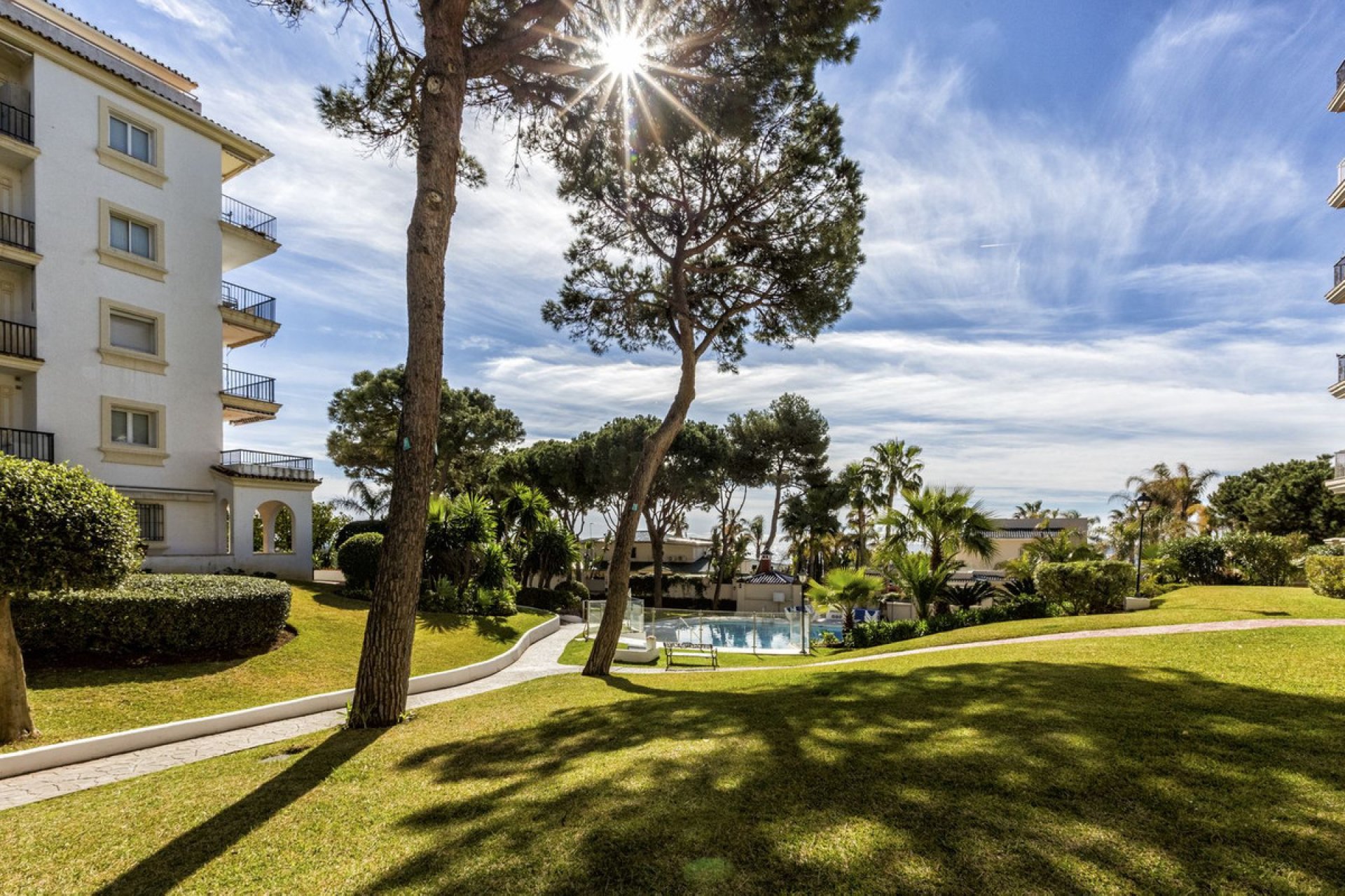 Resale - Apartment - Ground Floor Apartment - Marbella - Puerto Banús