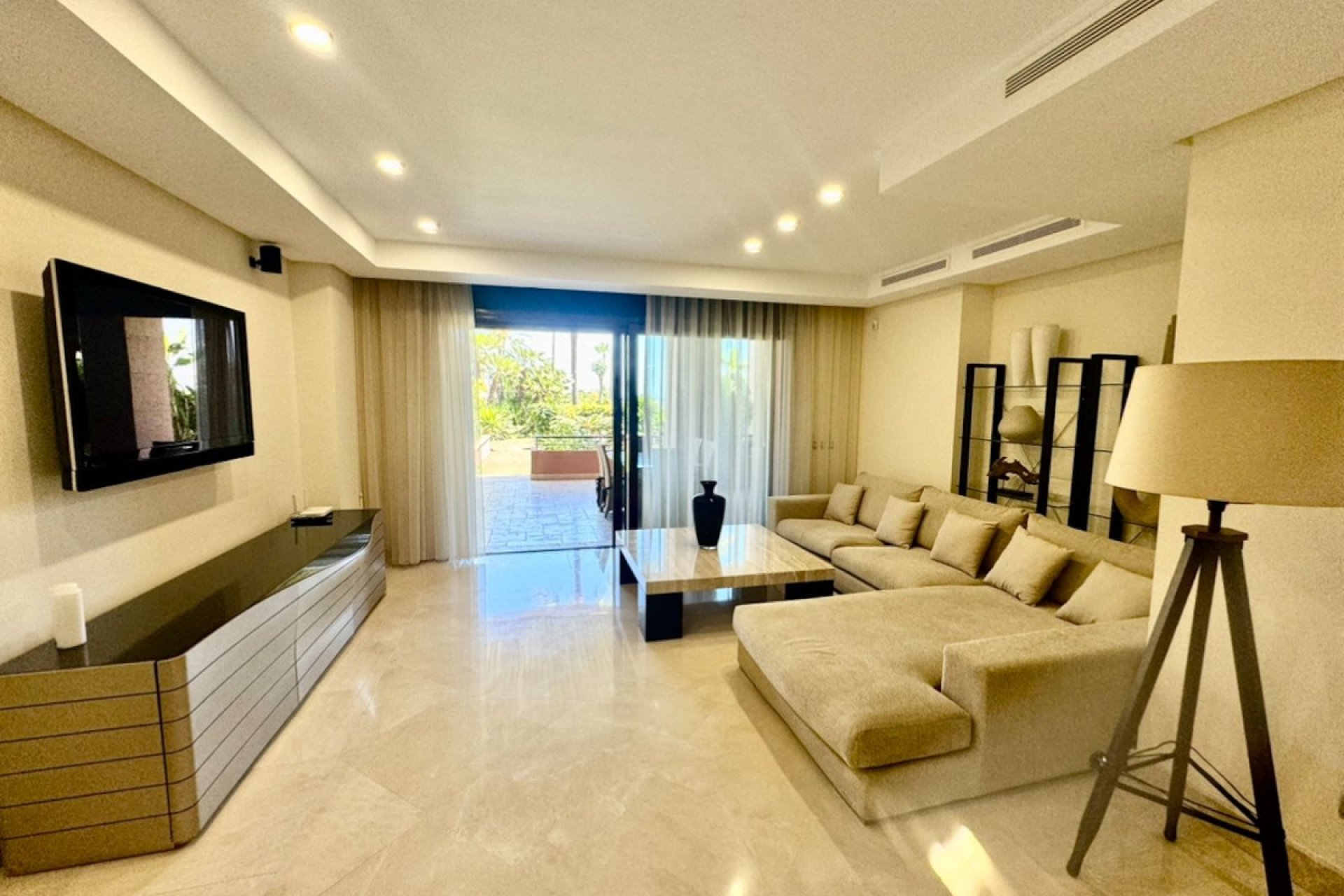 Resale - Apartment - Ground Floor Apartment - Marbella - Puerto Banús